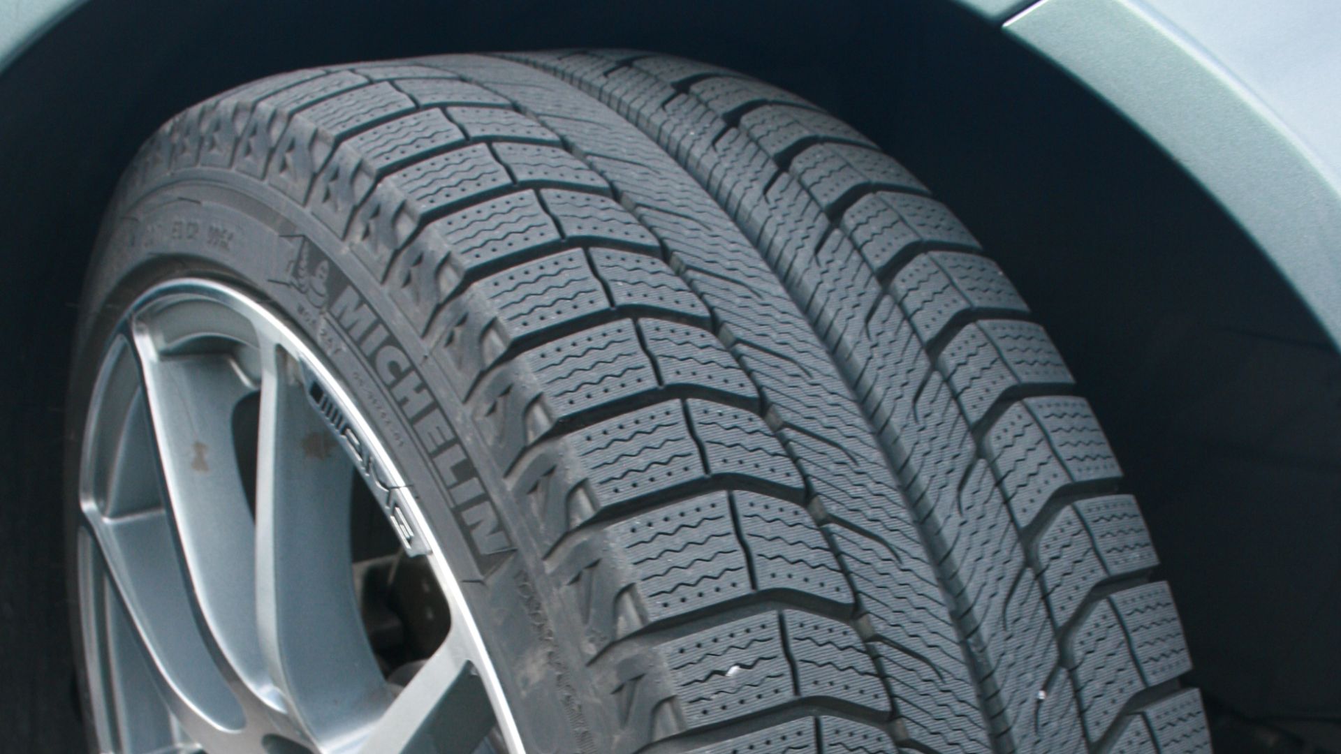 File:Michelin x-ice xi2.jpg