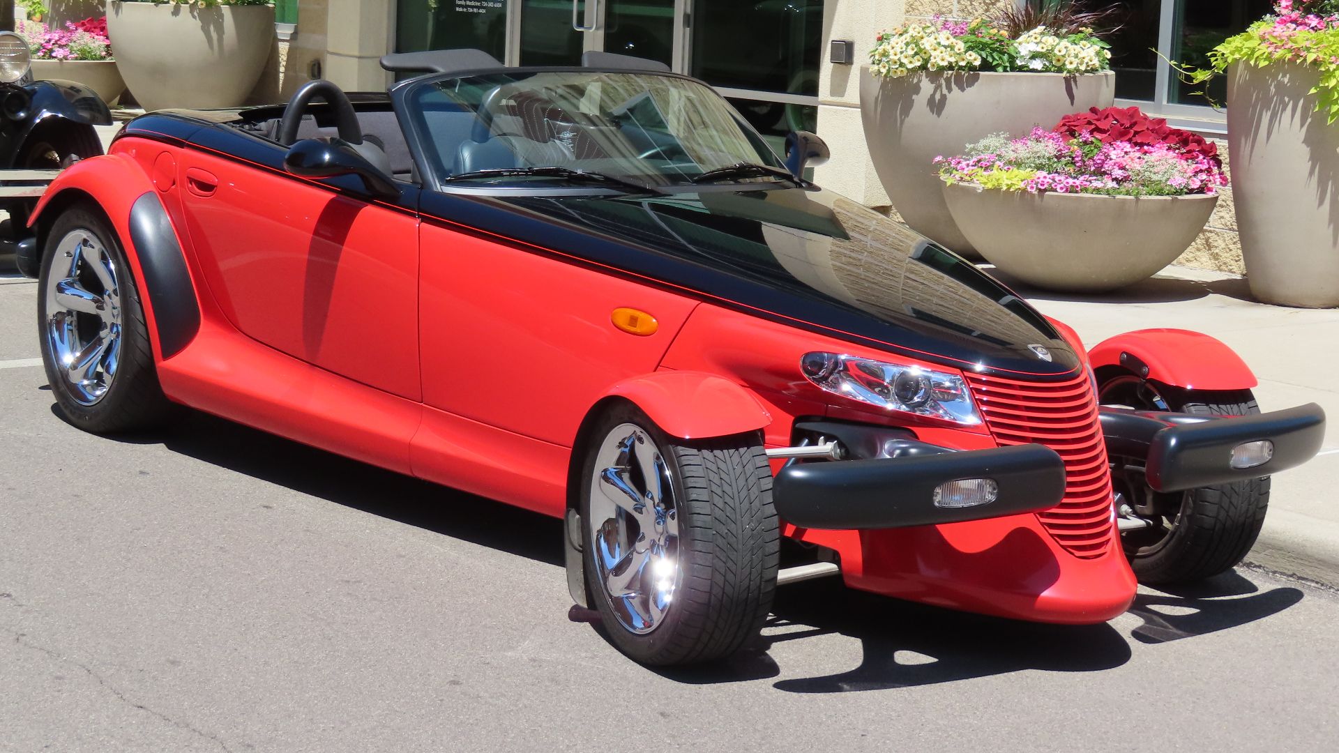 File:2000 Plymouth Prowler Woodward Edition, front right, 06-16-2024.jpg