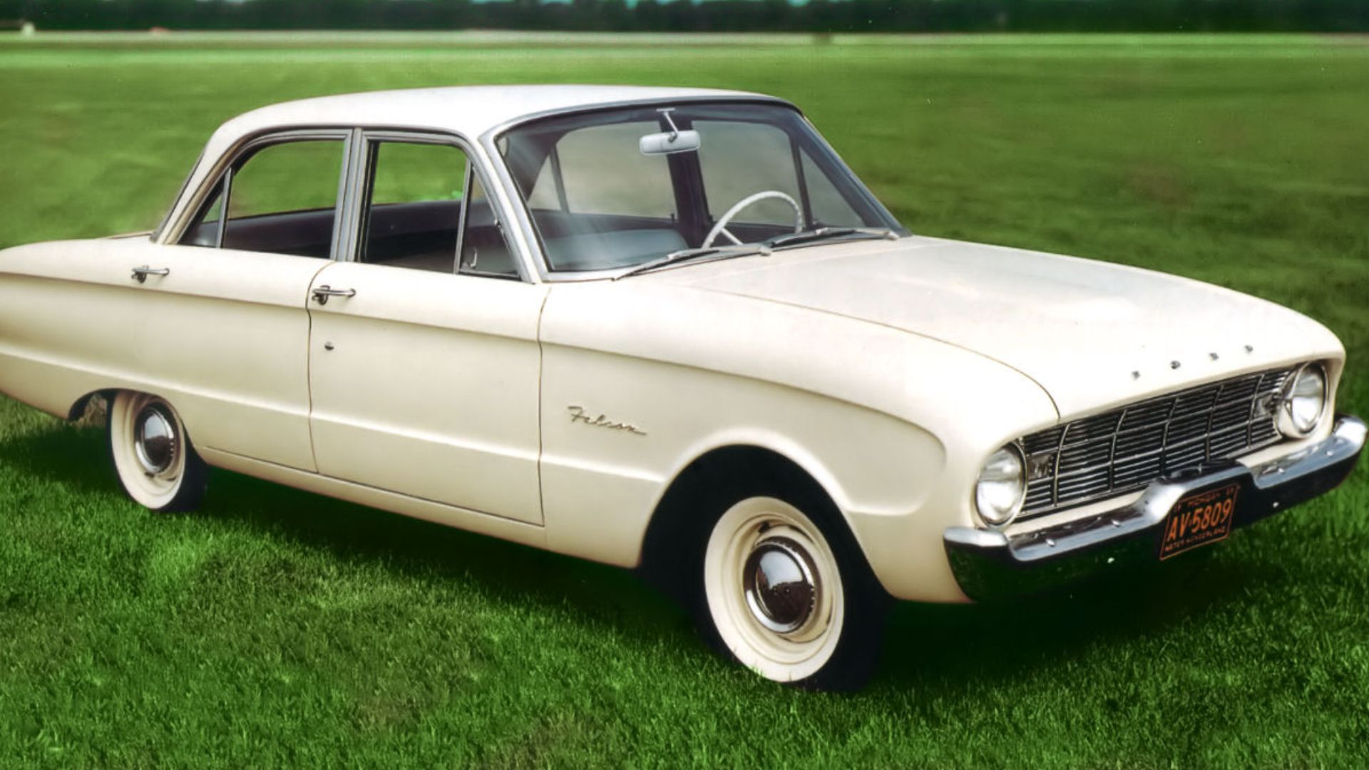 File:1960-Ford-Falcon-4dr-Sed.jpg