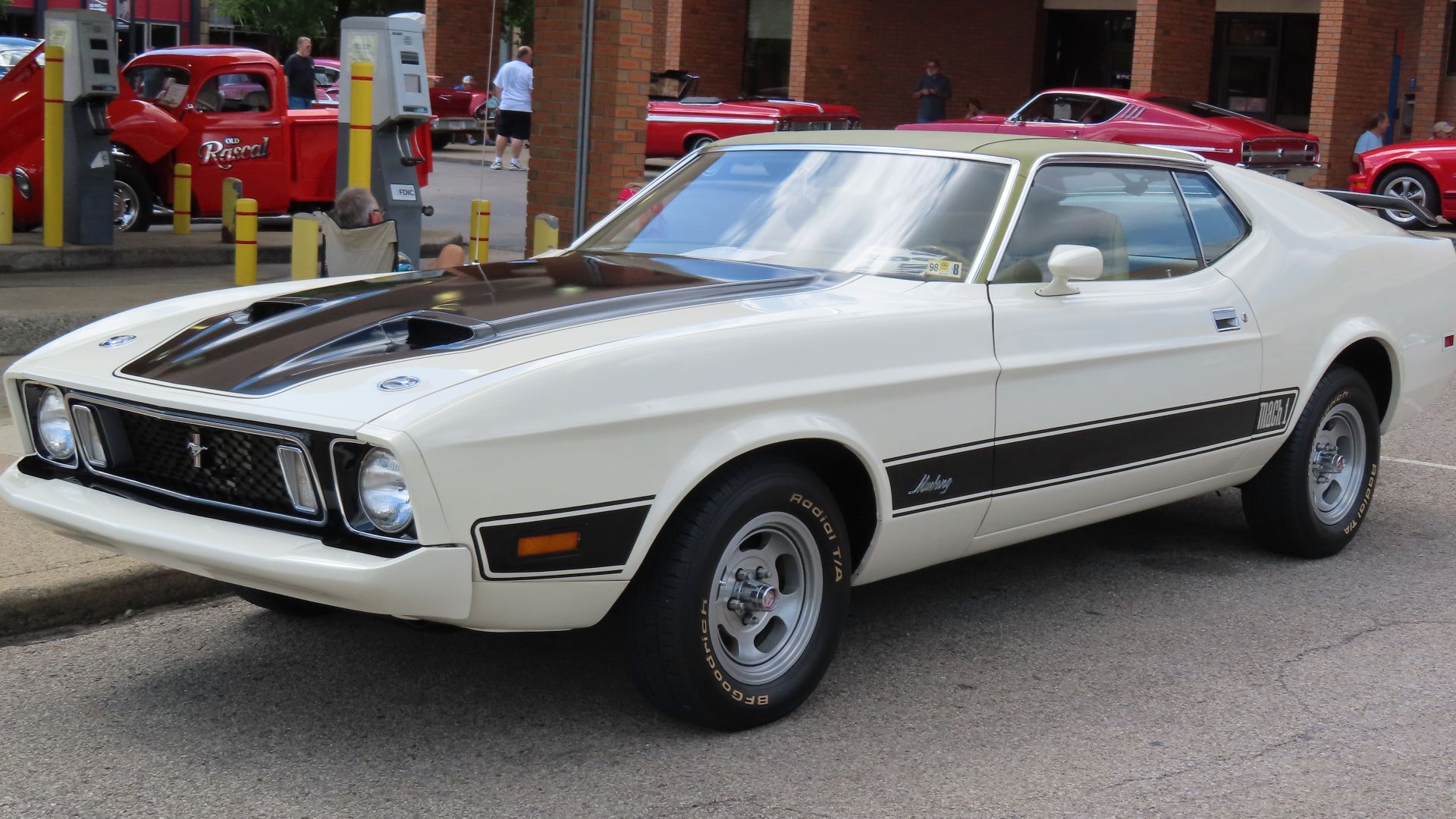 File:1973 Ford Mustang Mach 1, front left, 08-27-2023.jpg