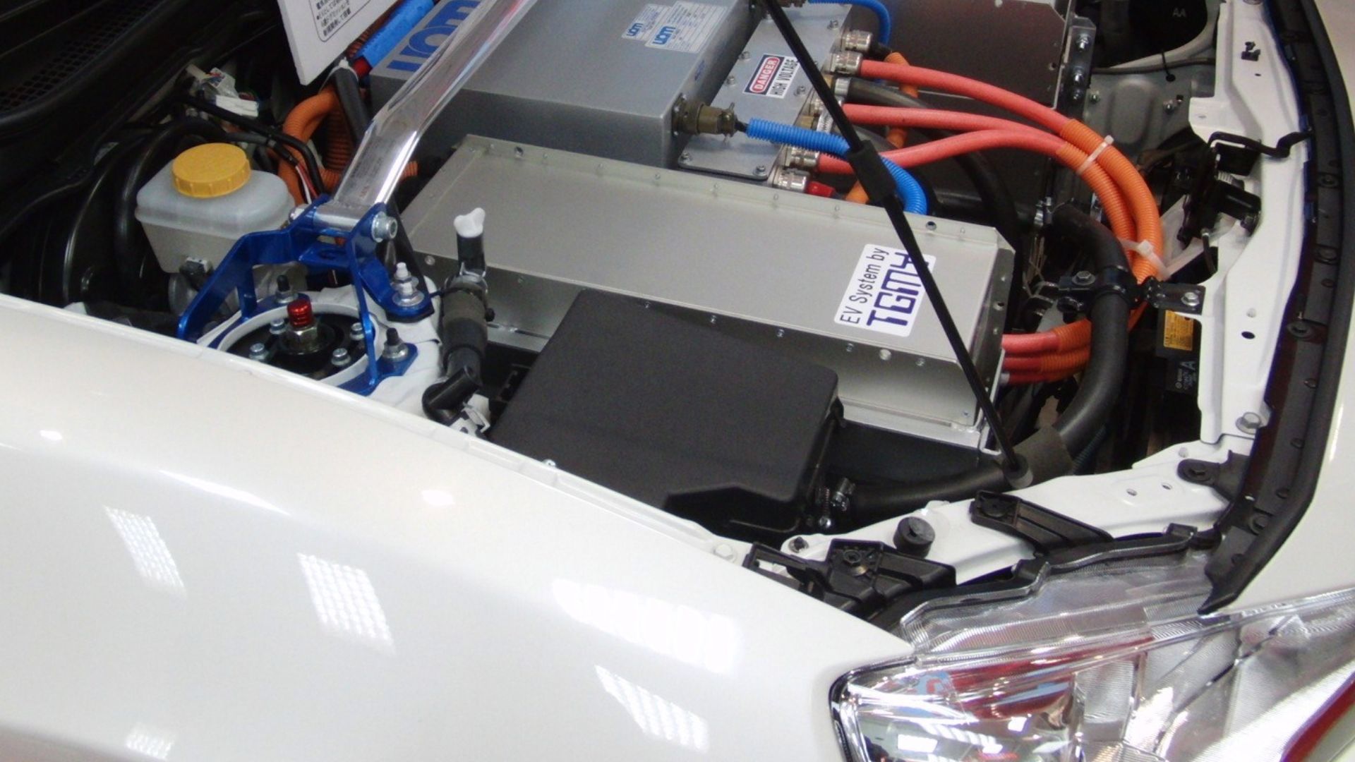 File:Toyota EV-86 battery room.JPG