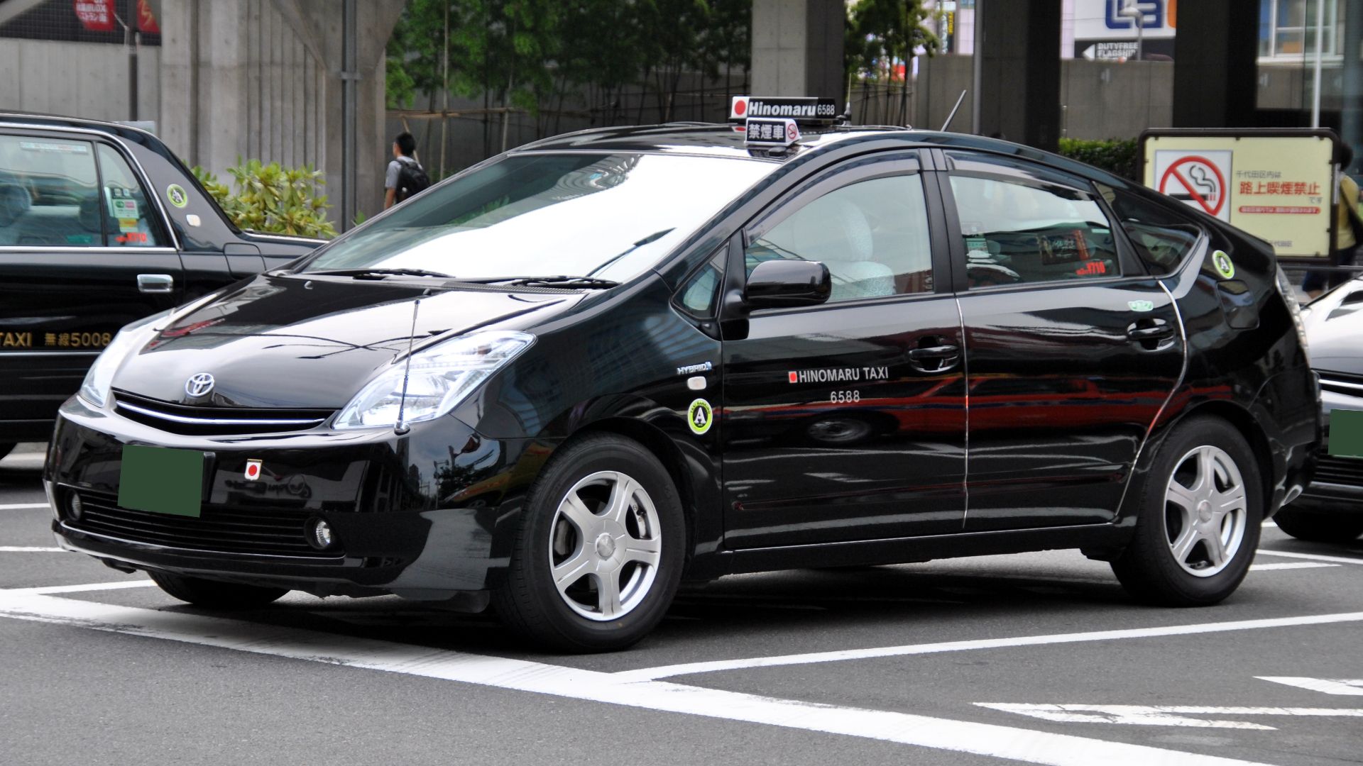 File:Toyota Prius Hinomaru Taxi.JPG
