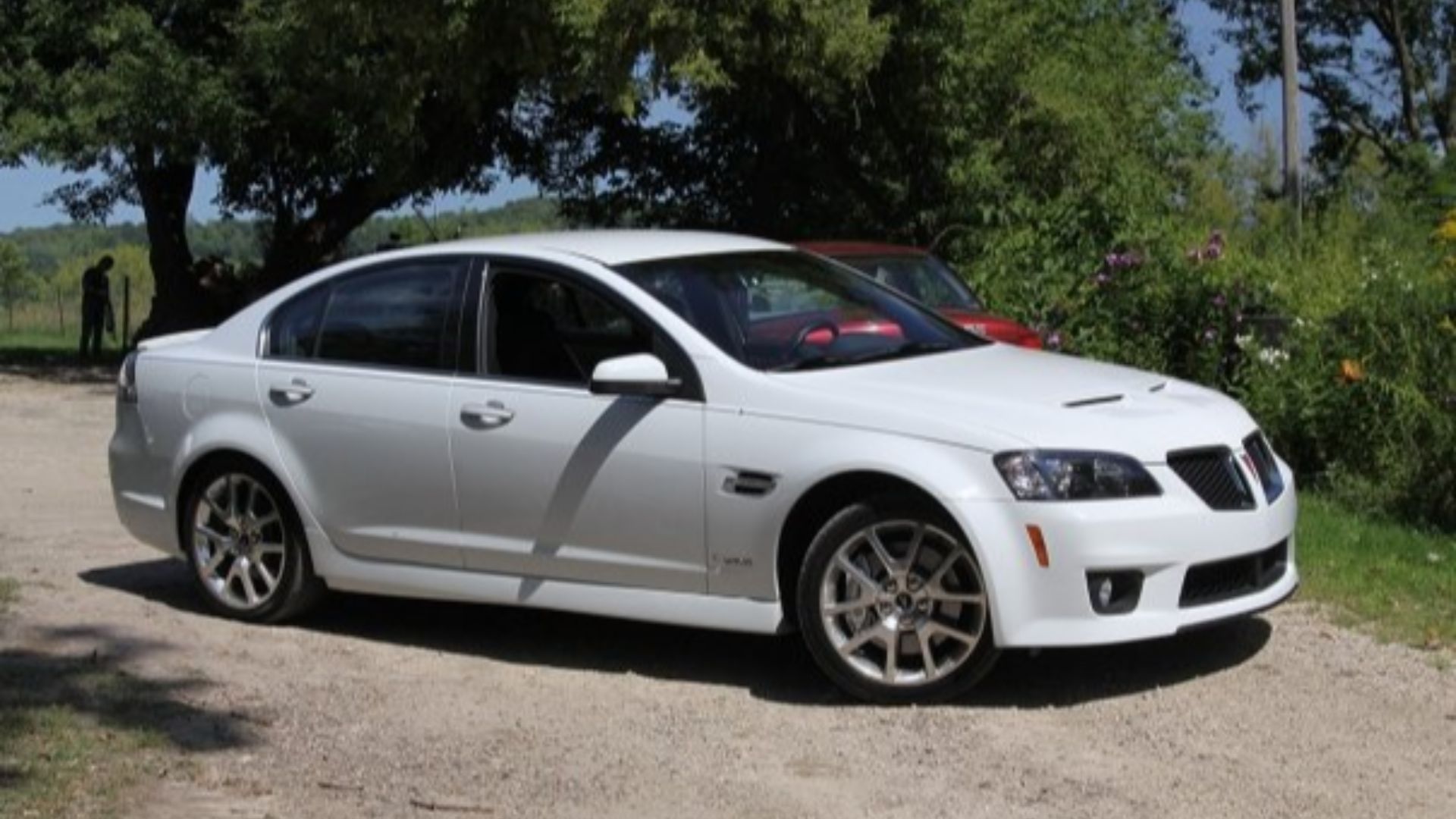 File:2009 Pontiac G8 GXP 01.jpg