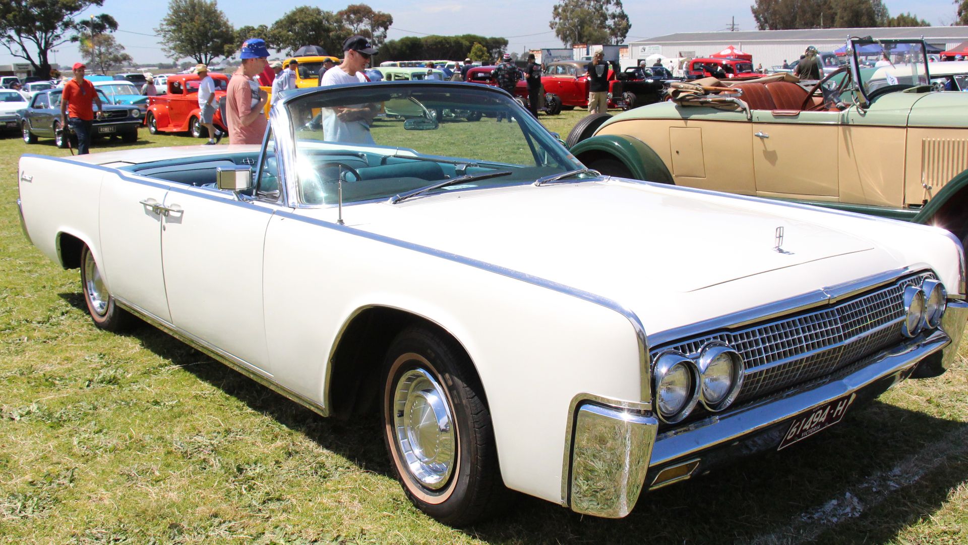 File:1963 Lincoln Continental Convertible (31045125132).jpg