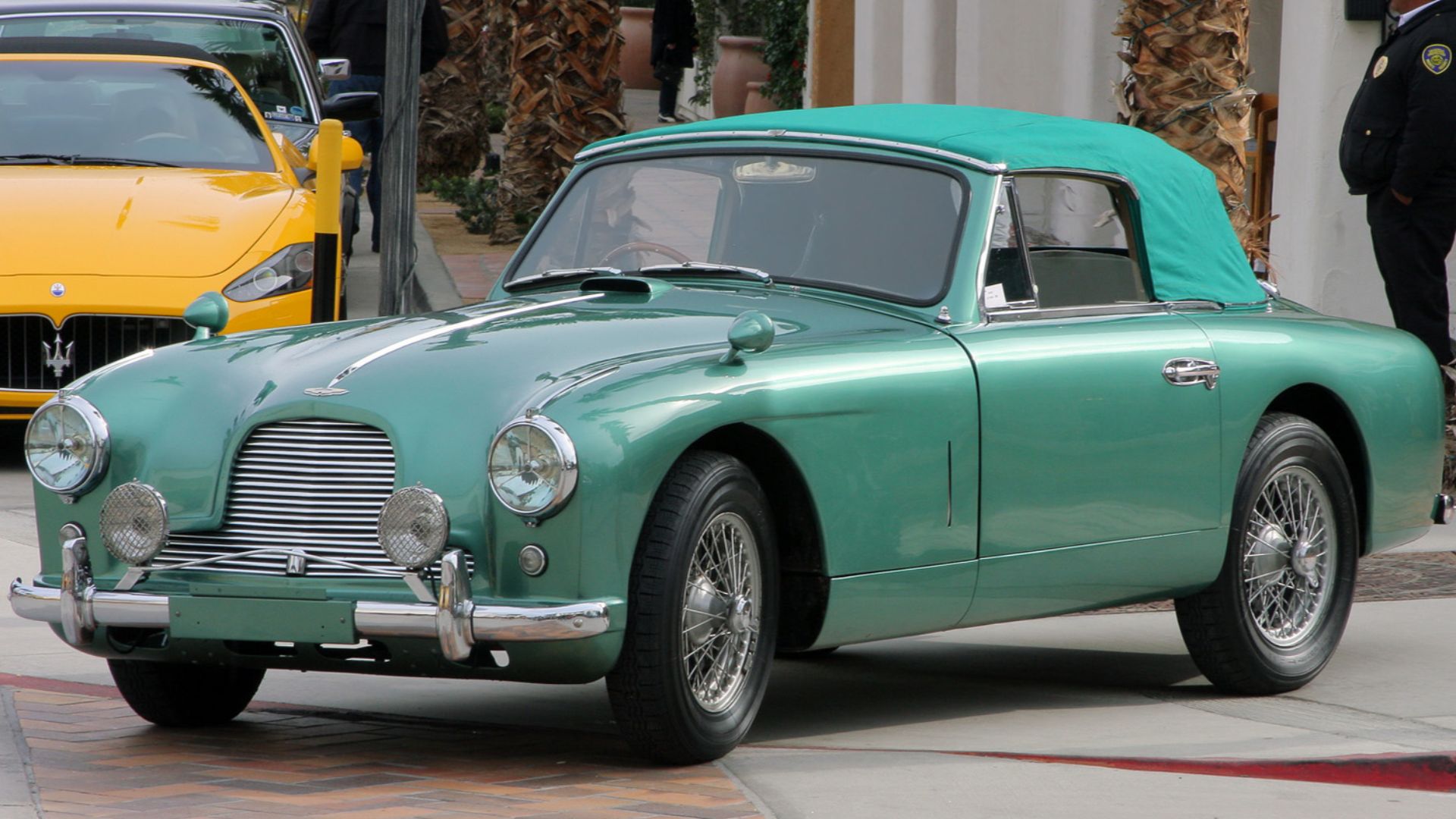 File:Aston Martin DB 2-4 DHC - 1953 front.jpg