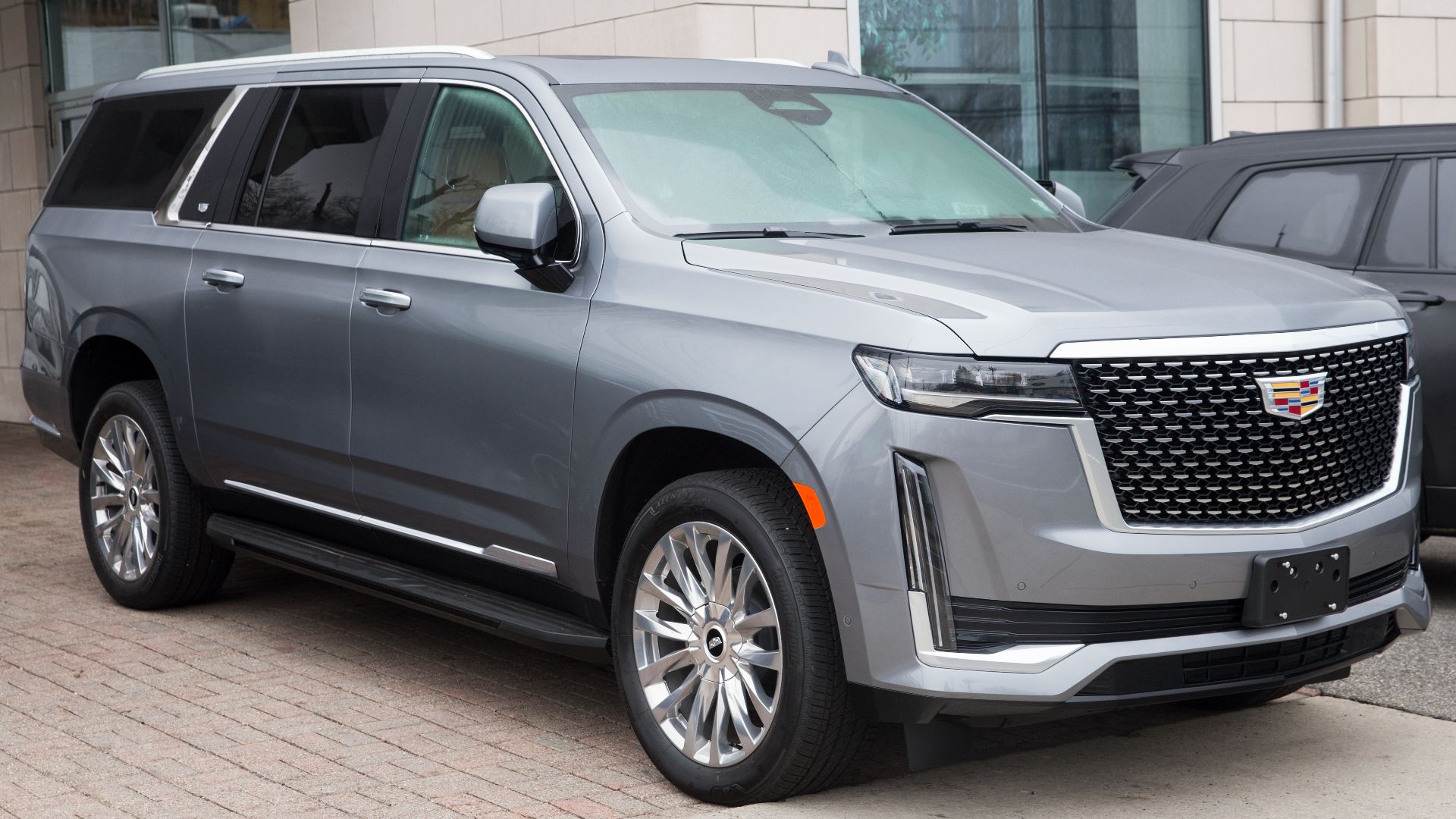 File:2021 Cadillac Escalade ESV 4WD Premium Luxury in Satin Steel Metallic, front right.jpg