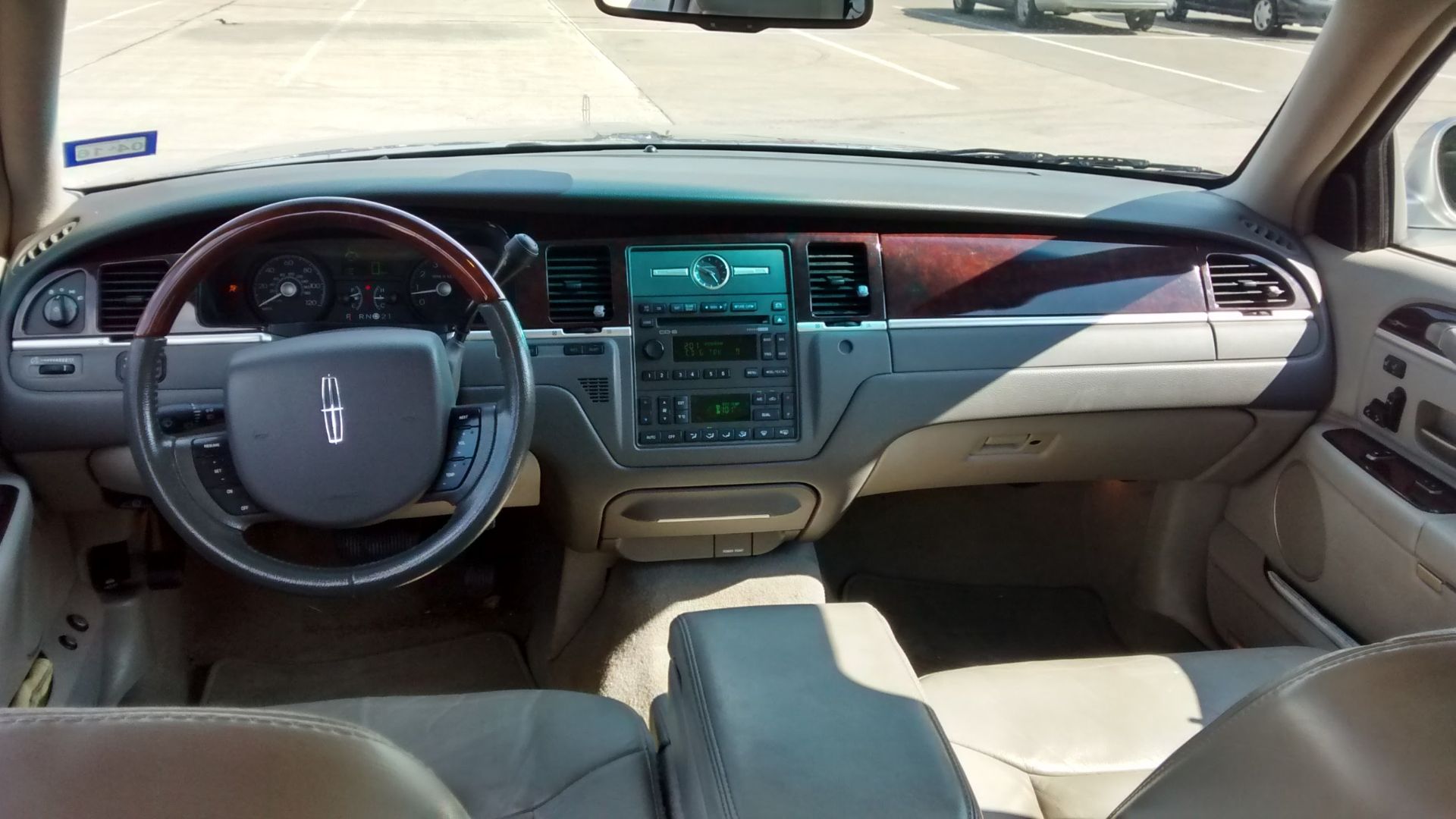 File:Lincoln Town Car Interior.jpg