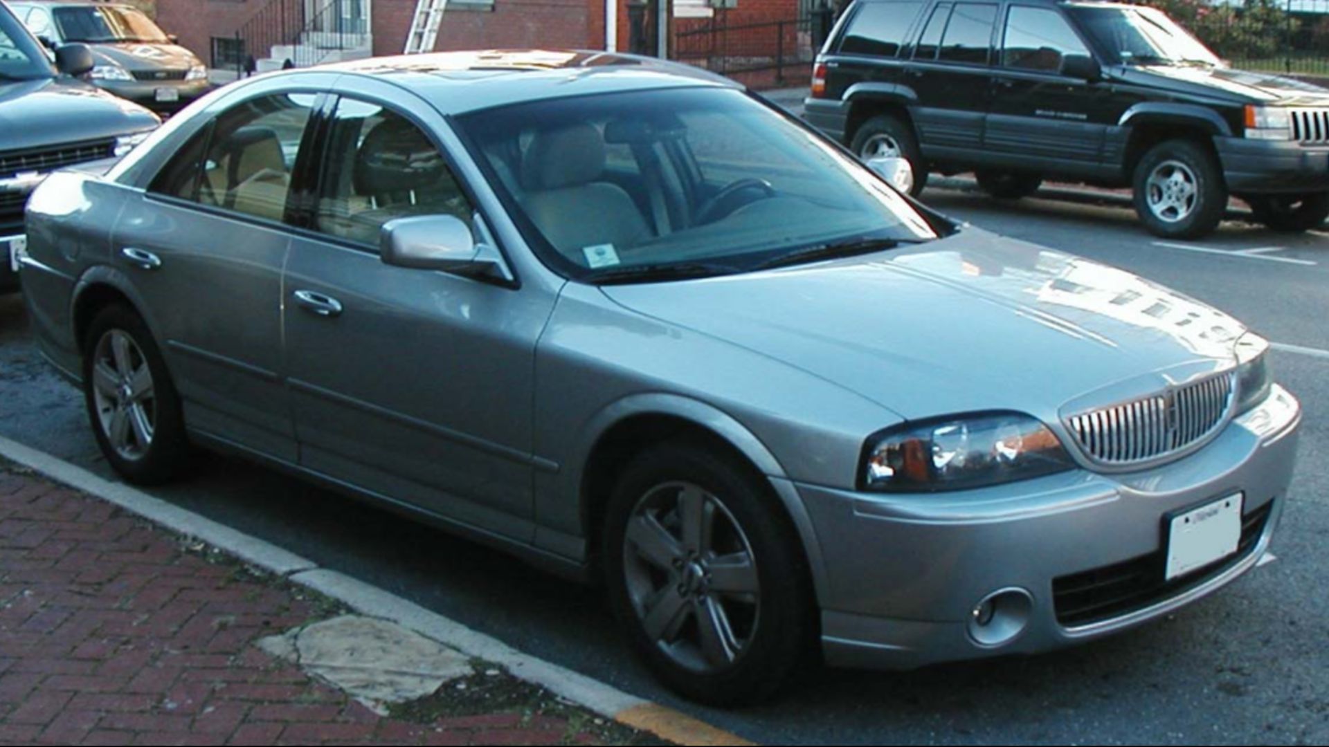 File:03-06 Lincoln LS V8.jpg
