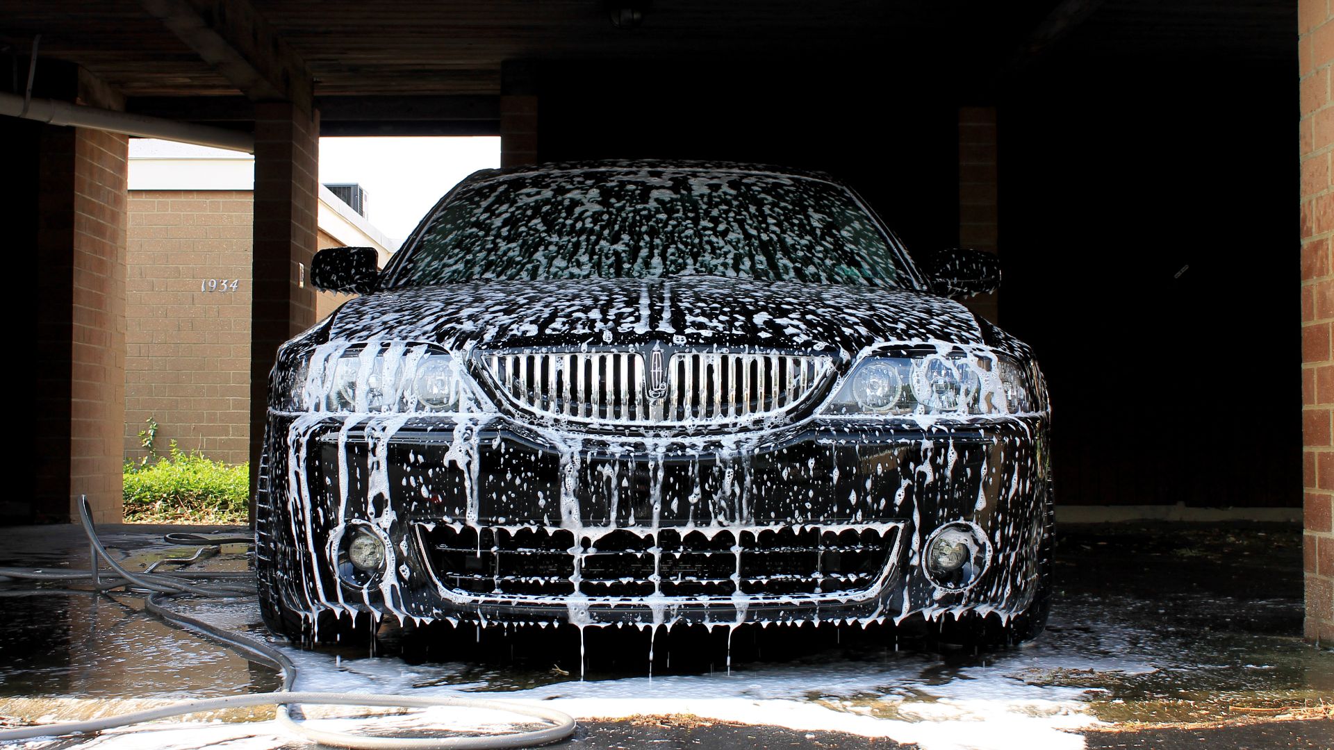 File:2005 Lincoln LS.jpg