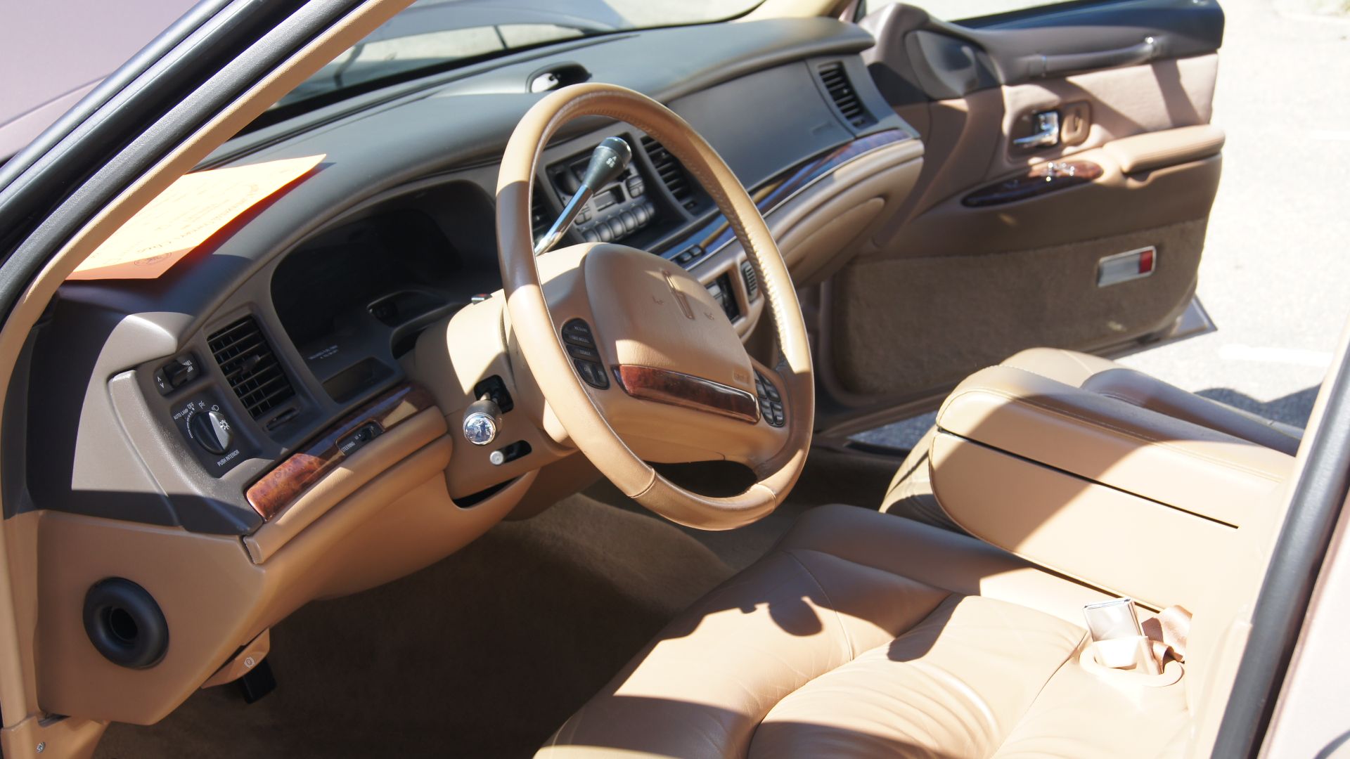 File:96 Lincoln Town Car (7811383716).jpg