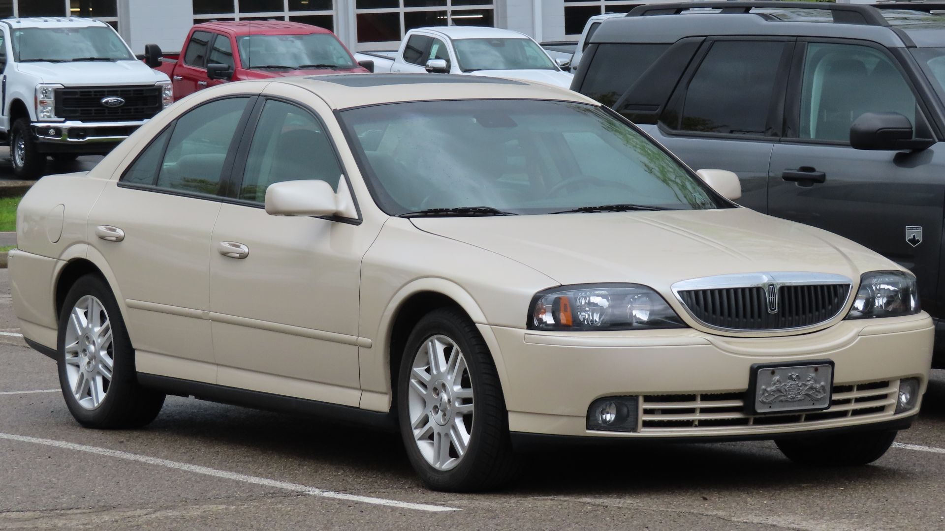 File:2003 Lincoln LS V8 Sport, front right, 05-04-2025.jpg
