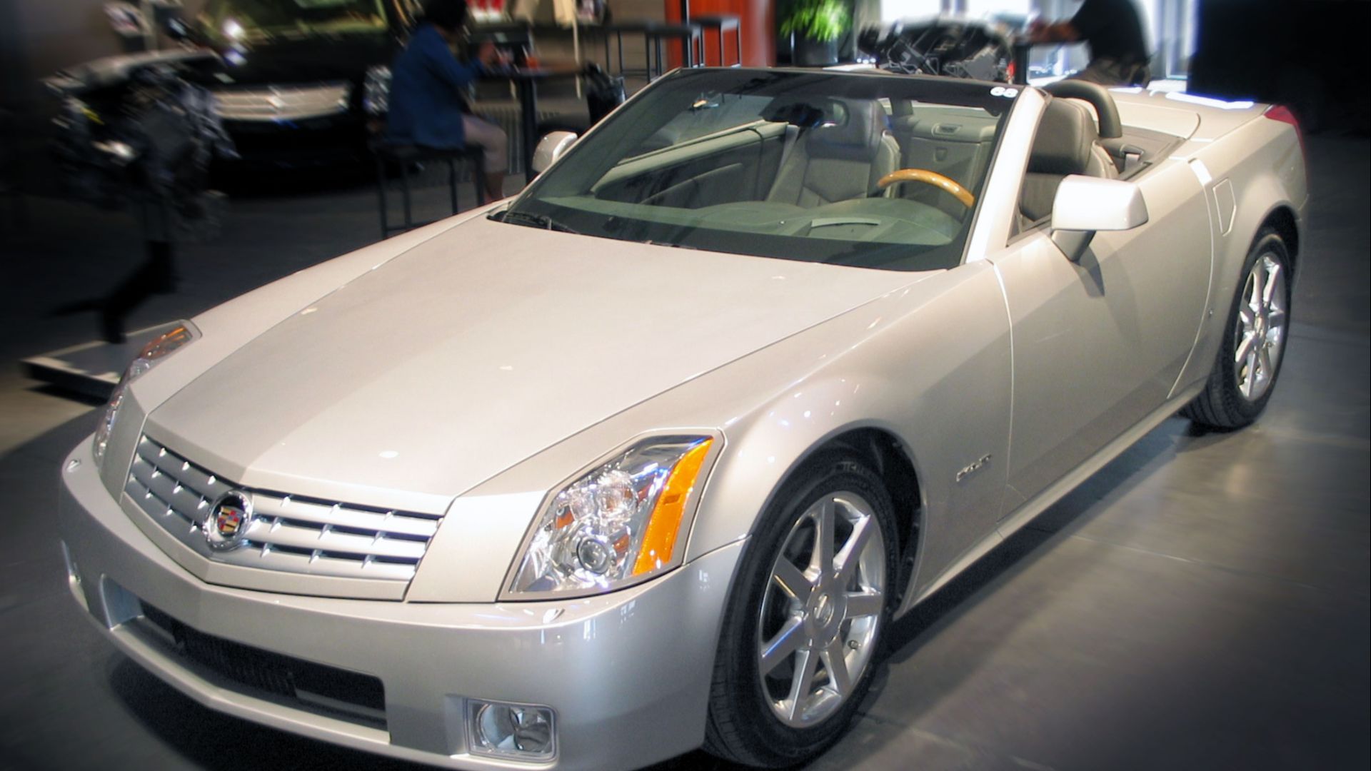 File:Cadillac XLR 2006.jpg