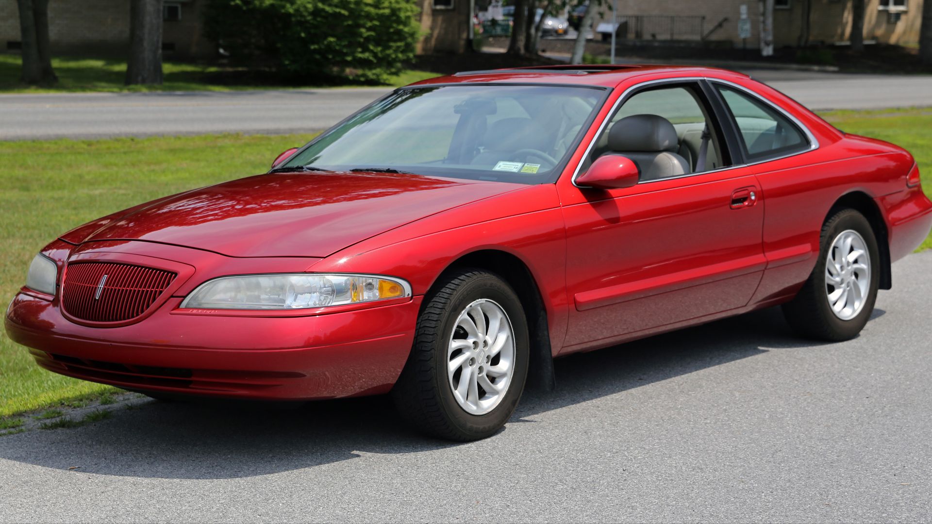 File:1998 Lincoln Mark VIII LSC in red, front left.jpg