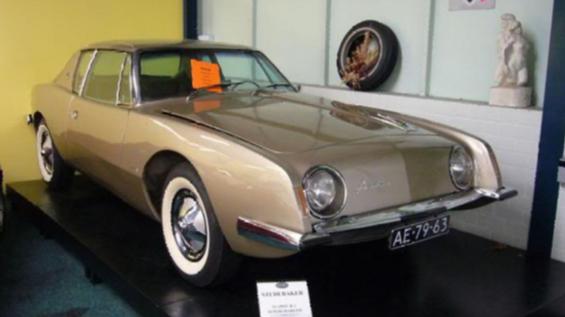 File:'63 Studebaker Avanti.jpg