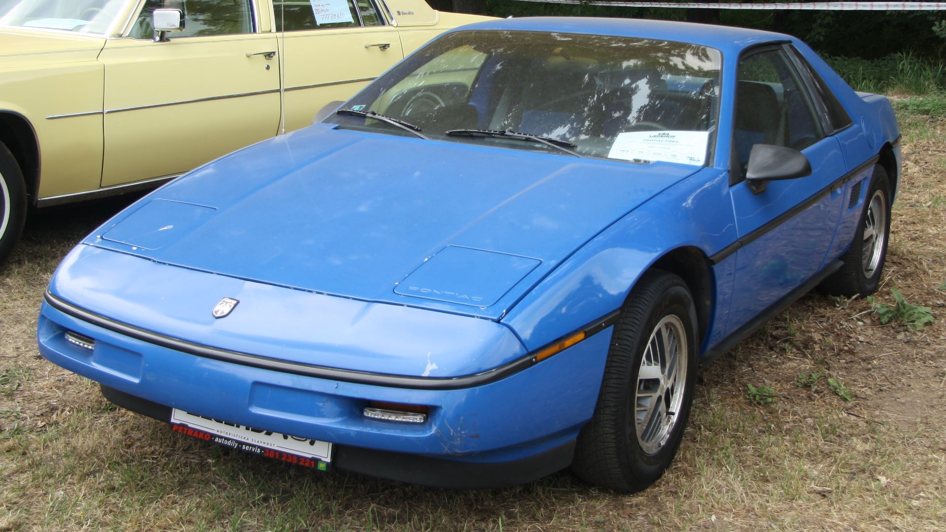 File:Pontiac Fiero at Legendy 2018 in Prague.jpg