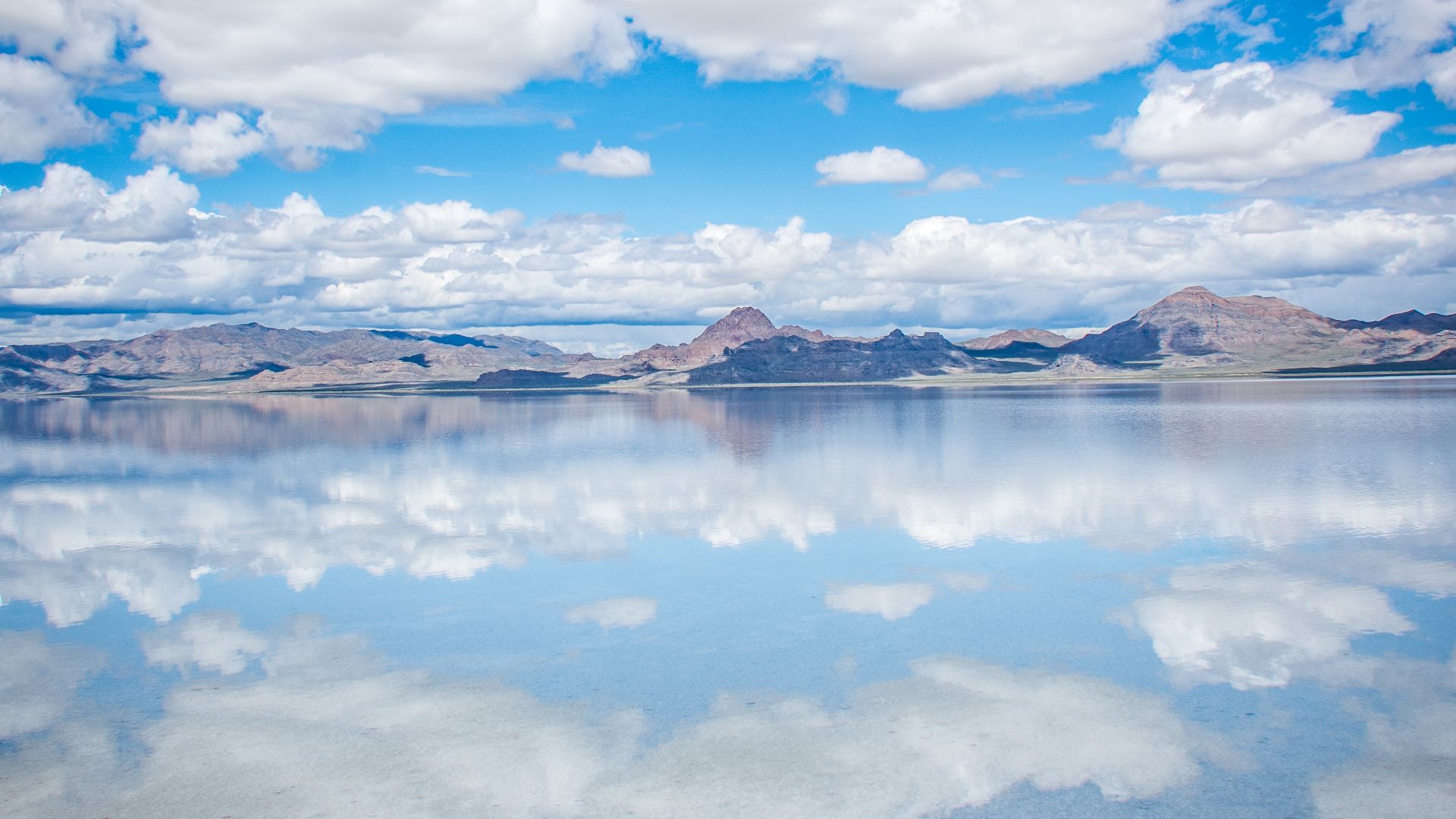 File:Bonneville Salt Flats (flooded) (33020225380).jpg