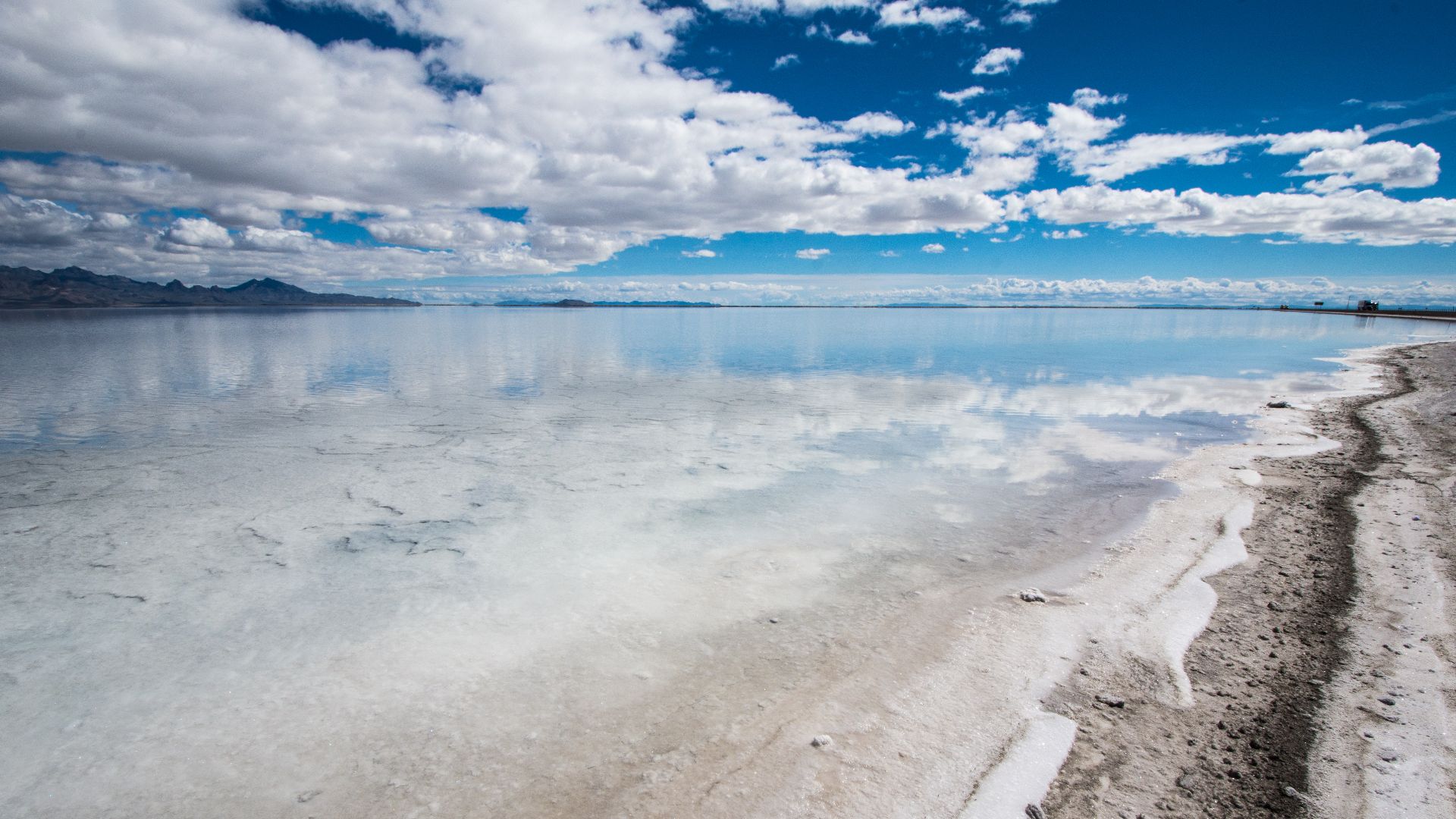 File:Flooded Bonneville Salt Flats Utah (28231896454).jpg