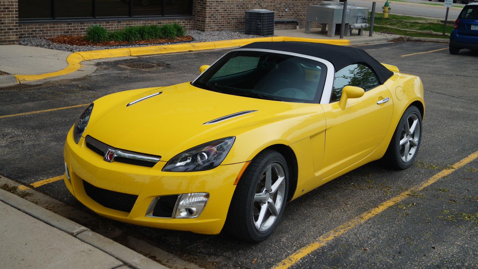 File:2007 Saturn Sky Red Line (26973147416).jpg