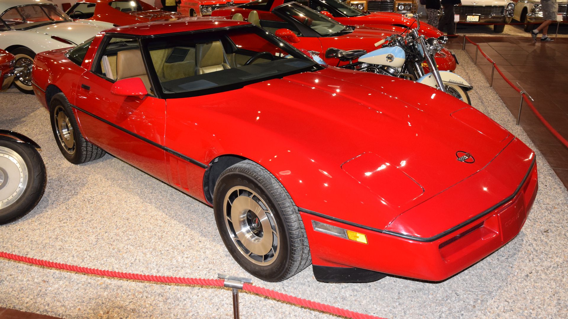 File:1985 Chevrolet Corvette (35111296781).jpg