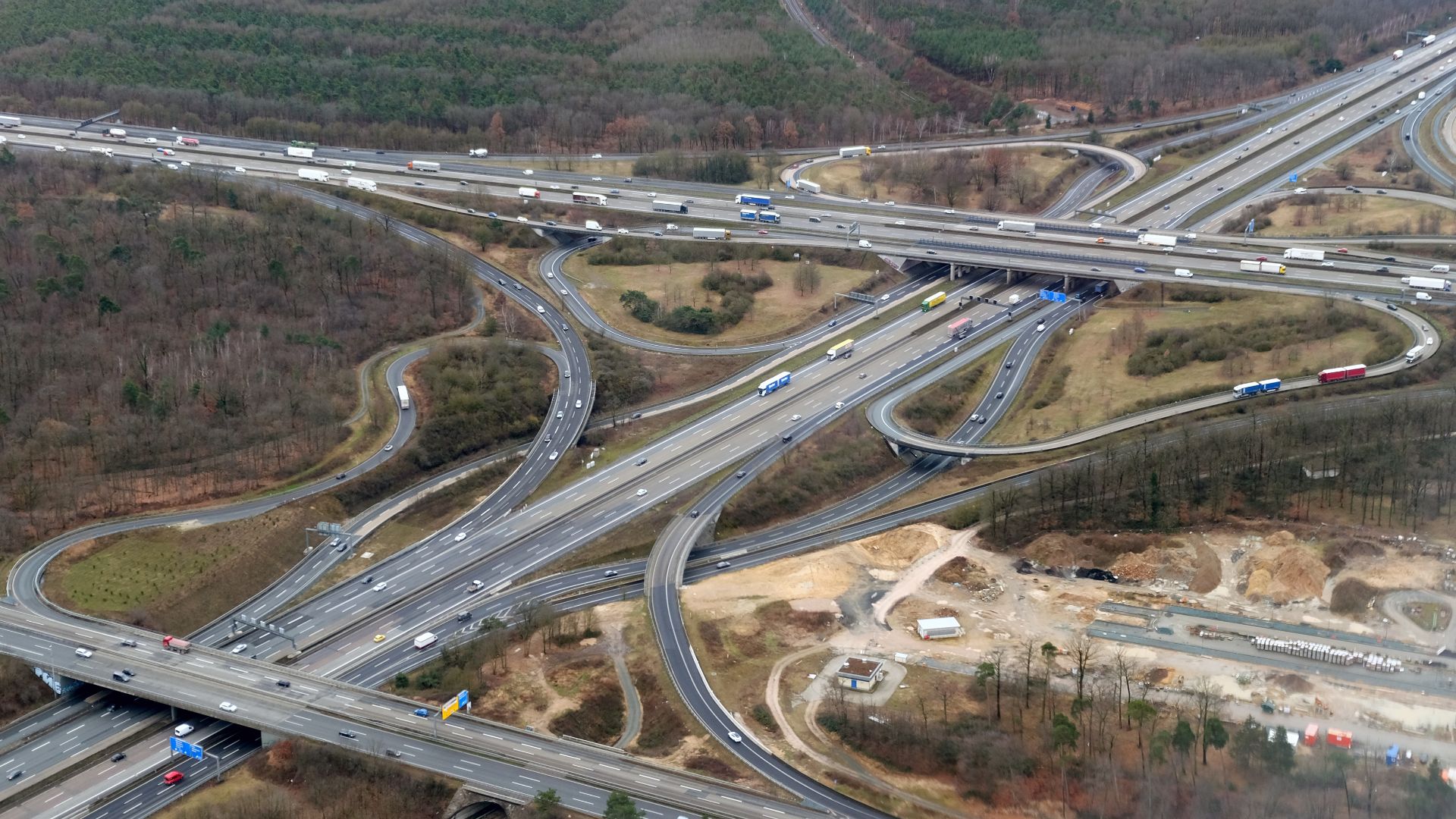 File:Interchange near Frankfurt airport.jpg