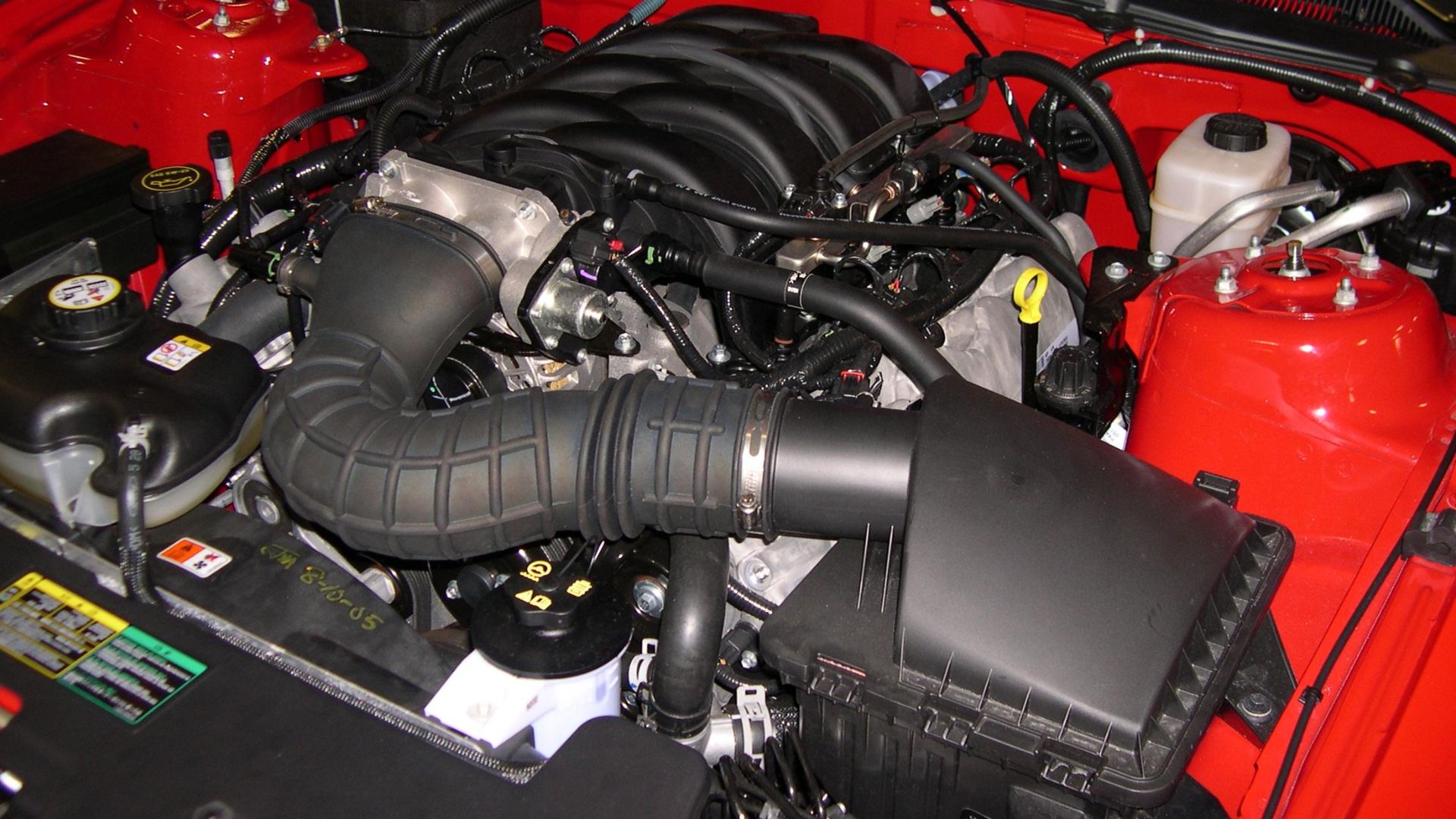 File:2006 Ford Mustang GT engine.jpg