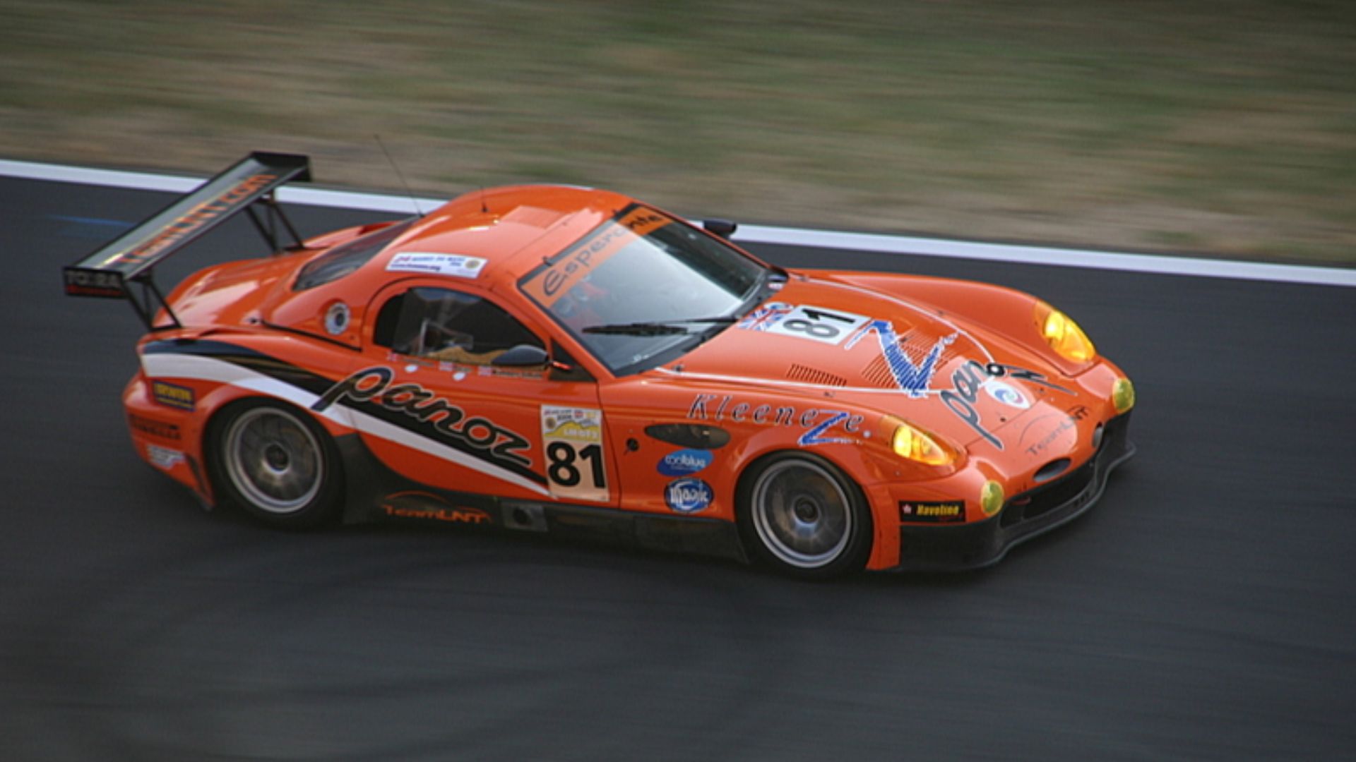 File:The GT1 class winning Panoz Esperante GTLM - Lawrence Tomlinson, Richard Dean & Tom Kimber-Smith heads down the pit straight at the 2006 Le Mans (54323408994).jpg