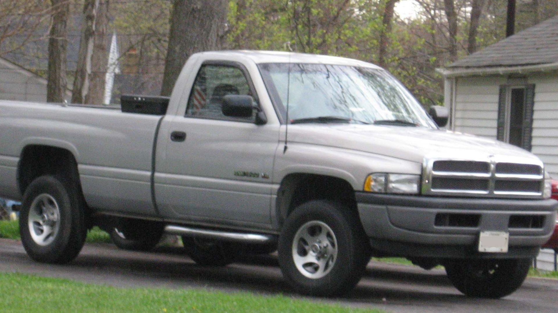 File:94-01 Dodge Ram regularcab.jpg