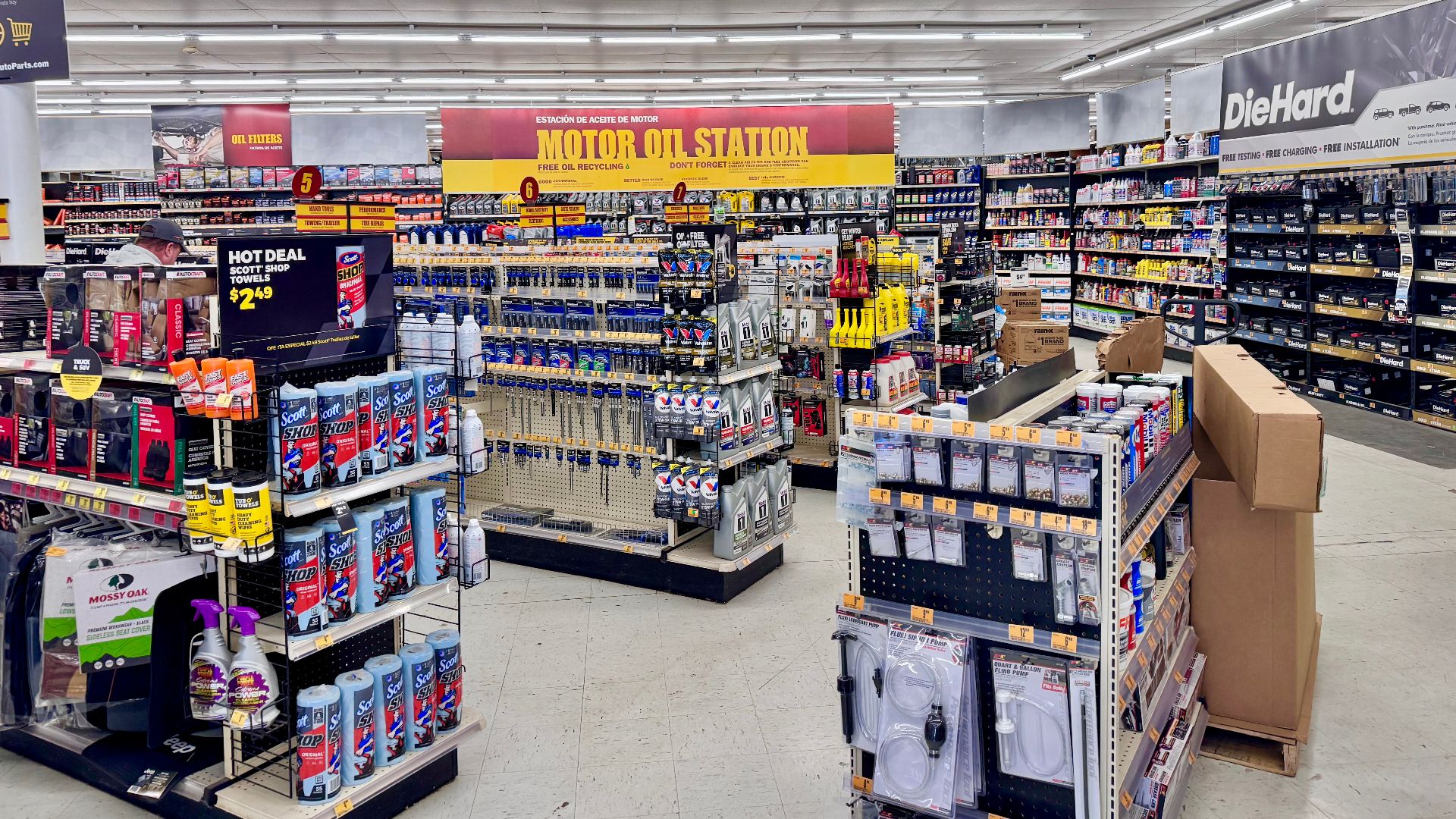 File:The interior of an Advance Auto Parts store in Murphy, North Carolina 06.jpg