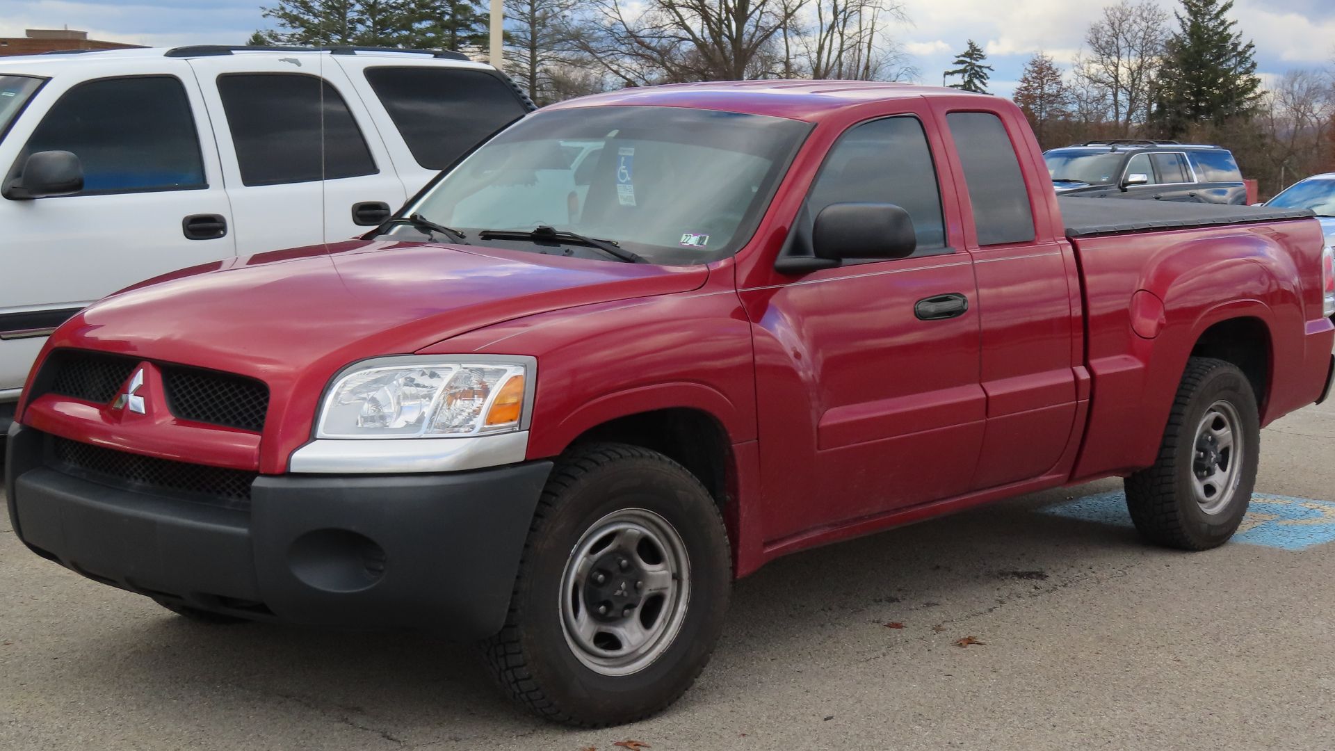 File:2006 Mitsubishi Raider Extended Cab LS, front left, 11-13-2022.jpg