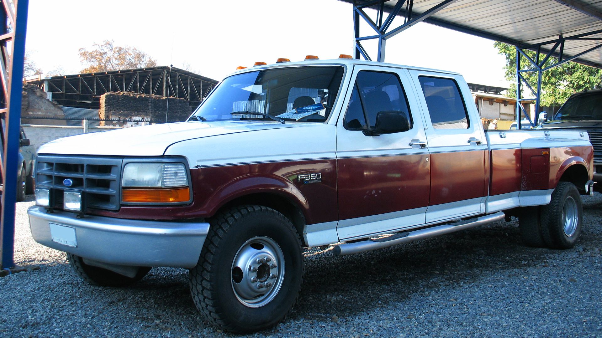 File:Ford F-350 XL Super Crew Dual 1997 (14177534291).jpg