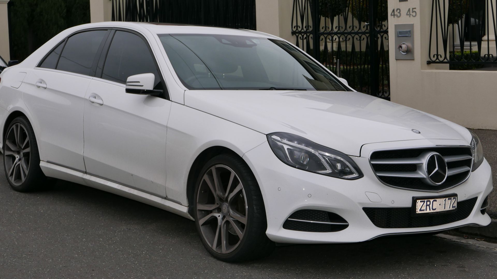 File:2013 Mercedes-Benz E 250 (W 212) sedan (2015-07-14).jpg