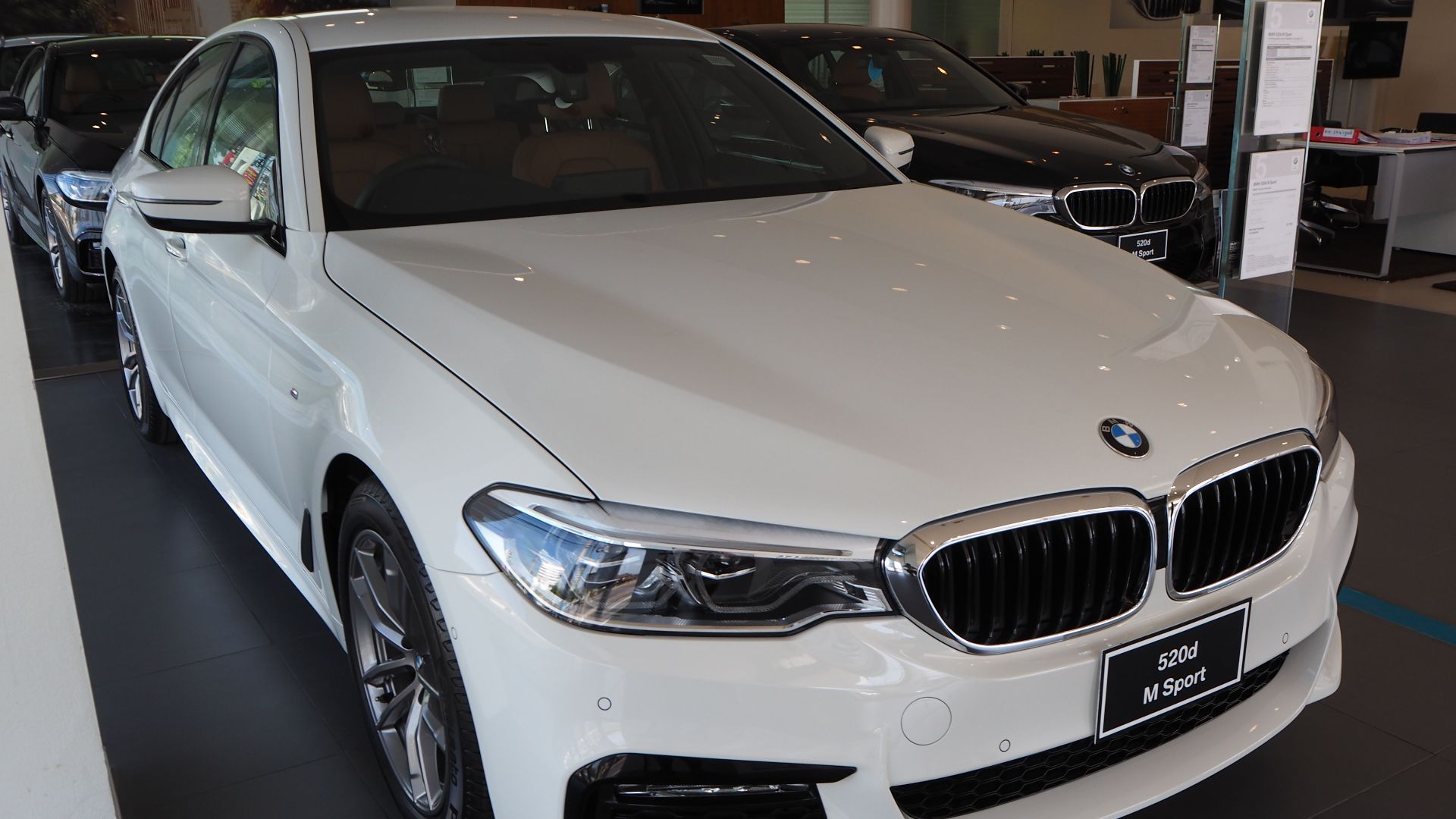 File:2018 BMW 5-Series 520d M Sport.jpg