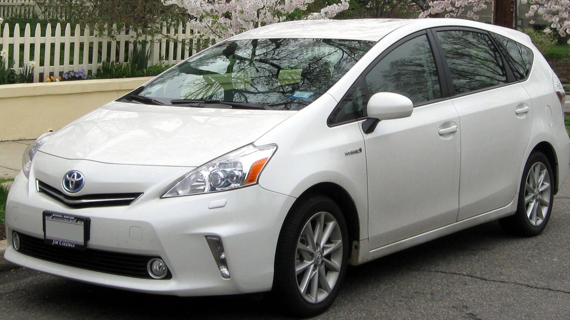 File:2012 Toyota Prius v -- 03-21-2012.JPG