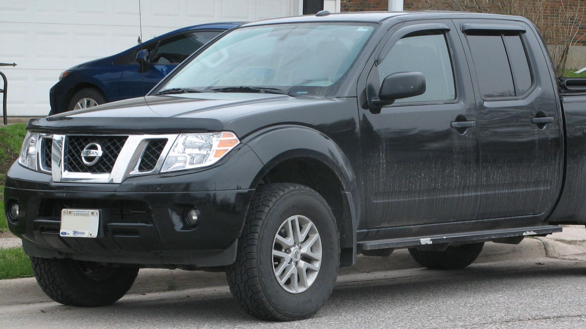 File:2017 Nissan Frontier SV 4X4, Front Left, 04-26-2021.jpg