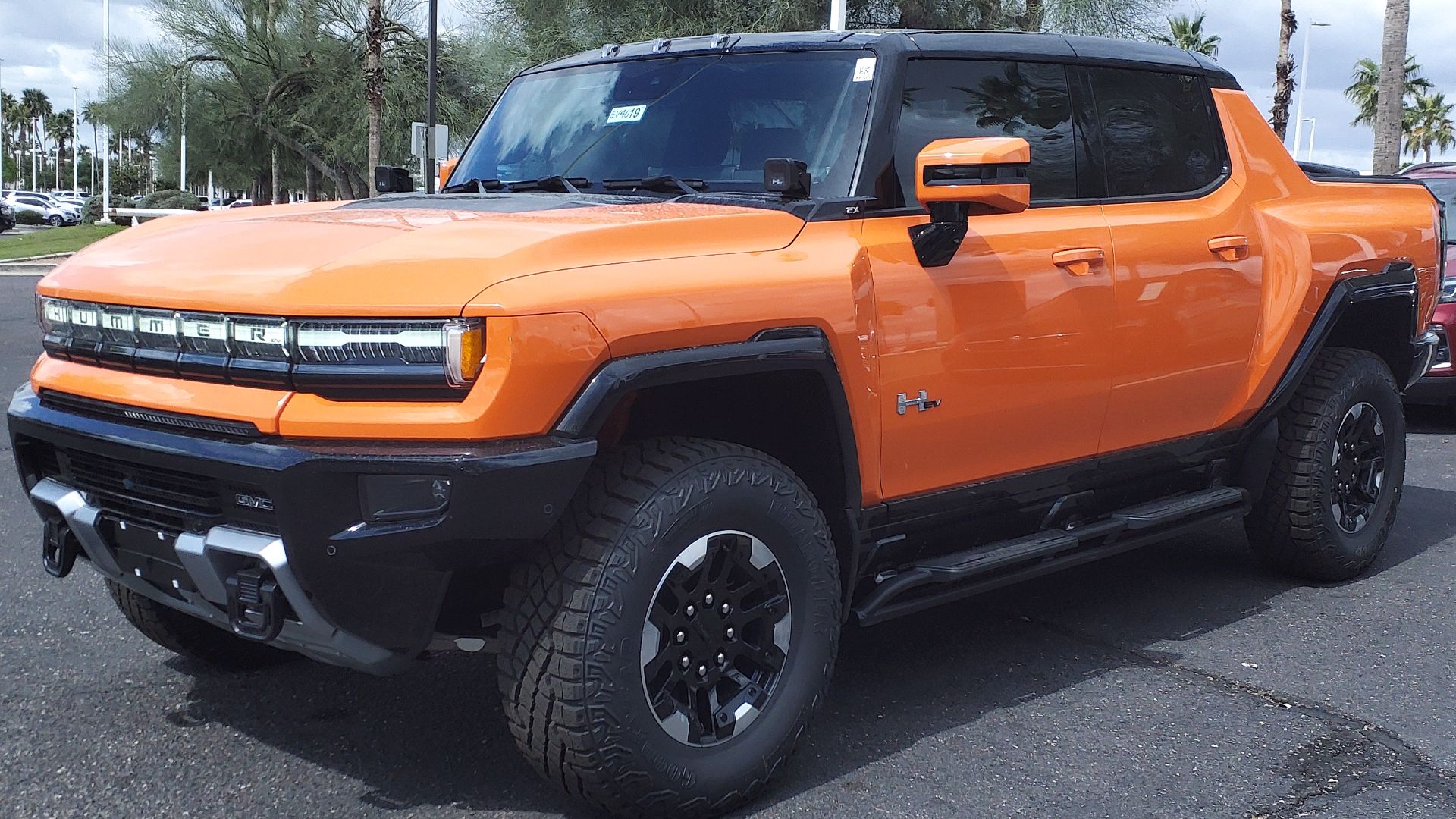 File:24 GMC Hummer EV 2X Pickup.jpg