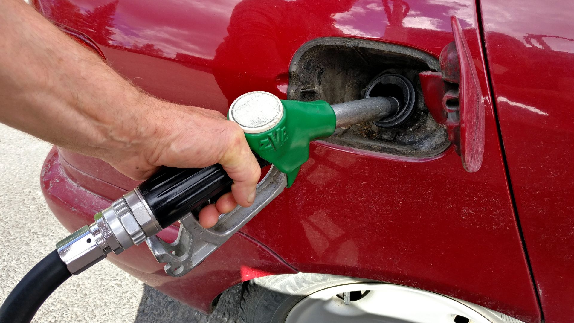 File:Fueling Car.jpg