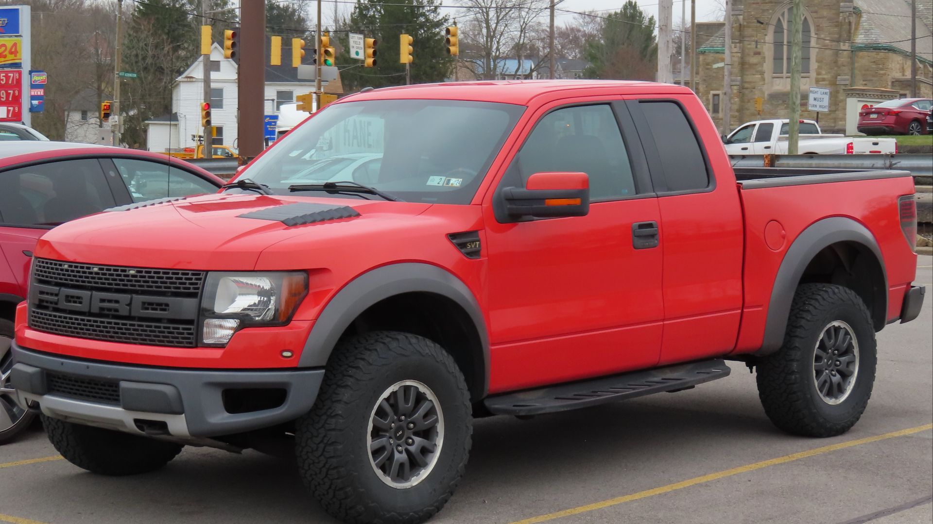 File:2010 Ford F-150 SVT Raptor SuperCab, front left, 04-04-2023.jpg