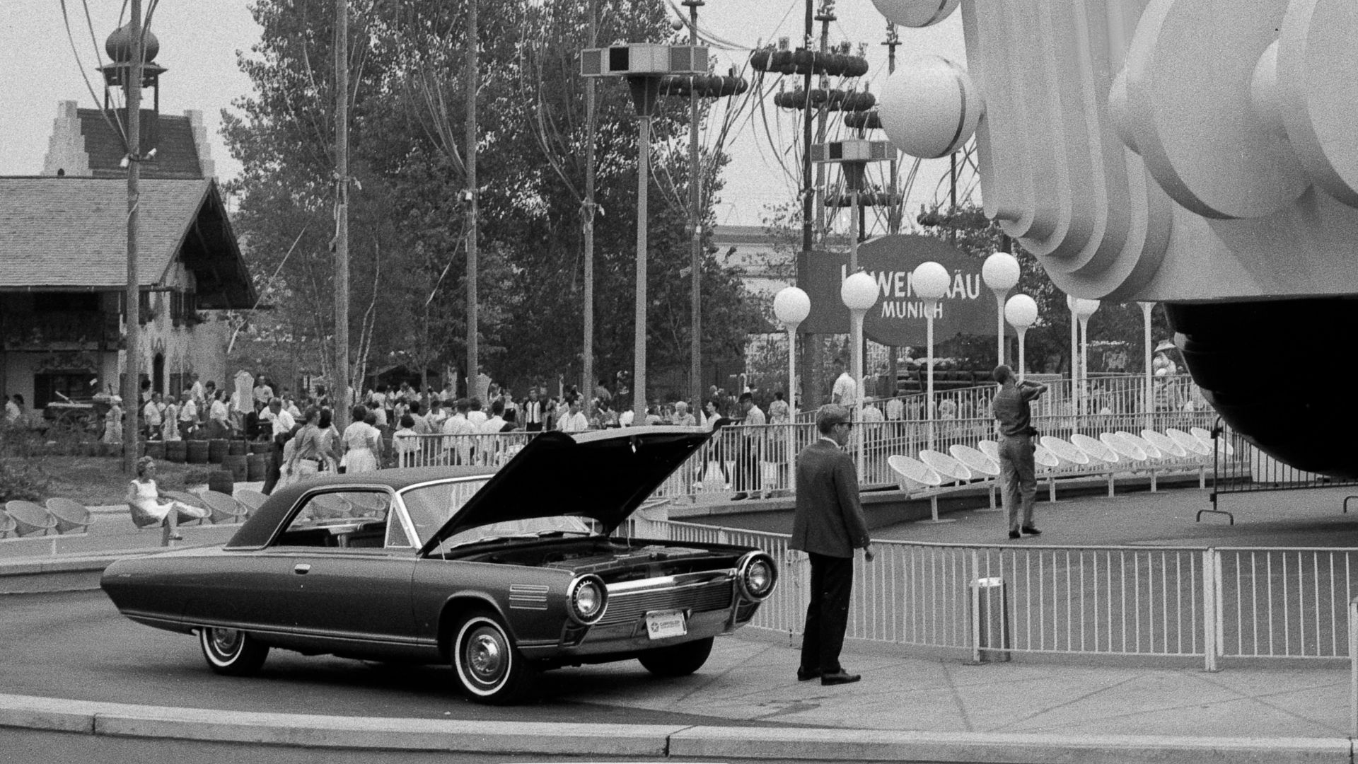 File:Chrysler Turbine Car Worlds Fair 1964.jpg