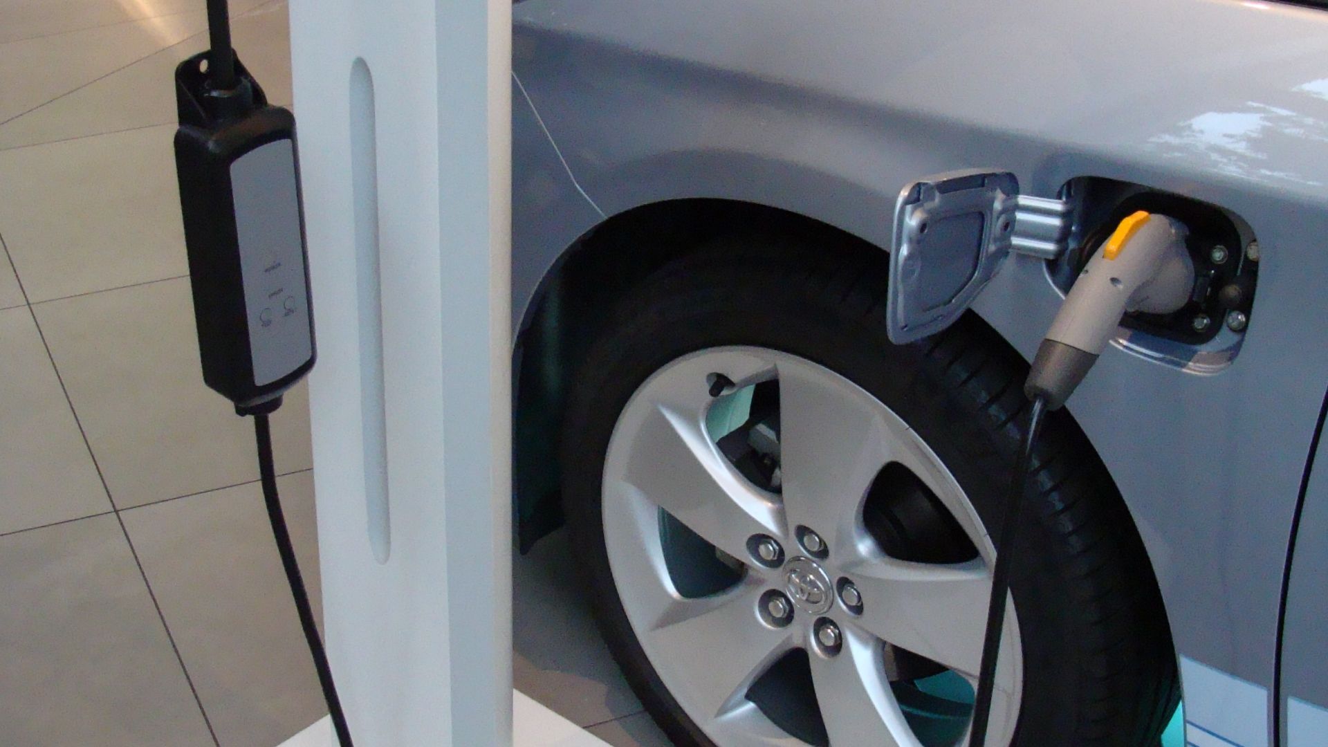 File:Recharging unit.jpg