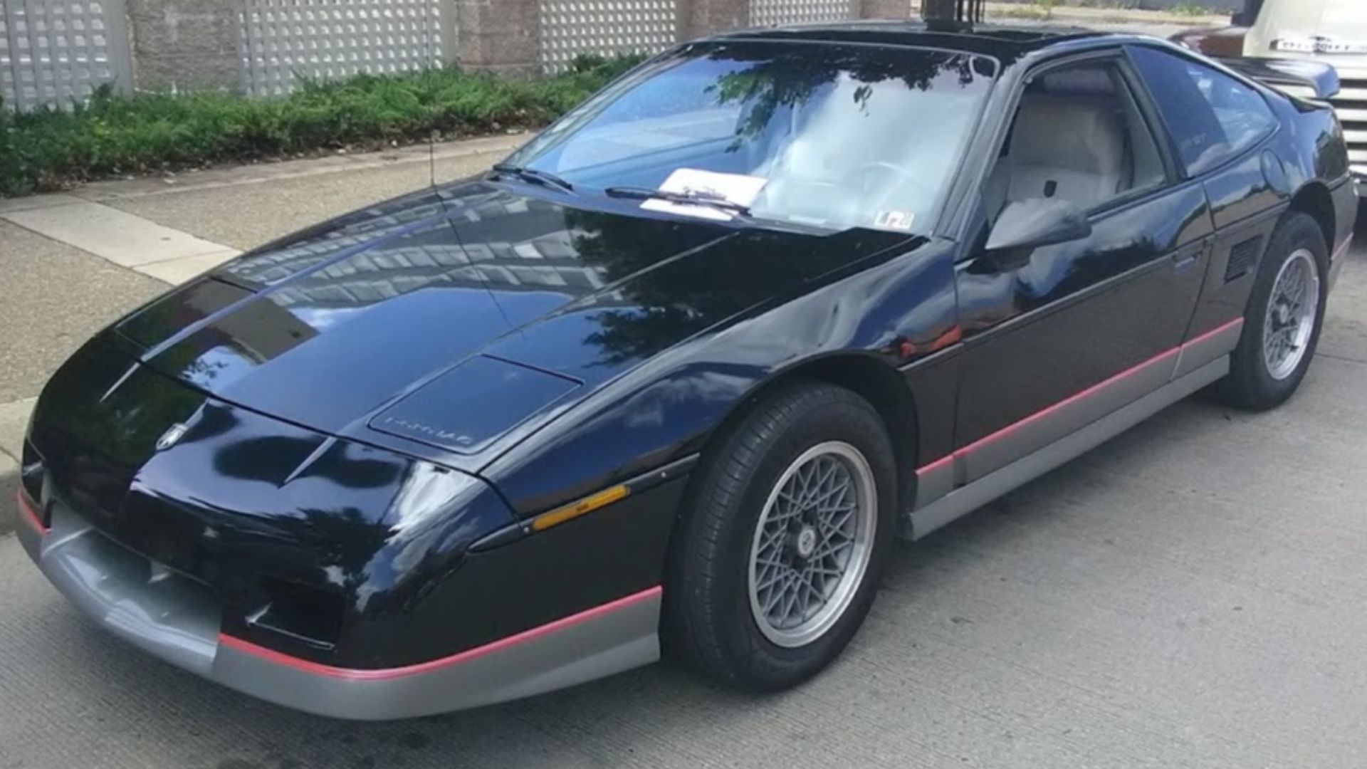 File:1986-1988 Pontiac Fiero GT.jpg