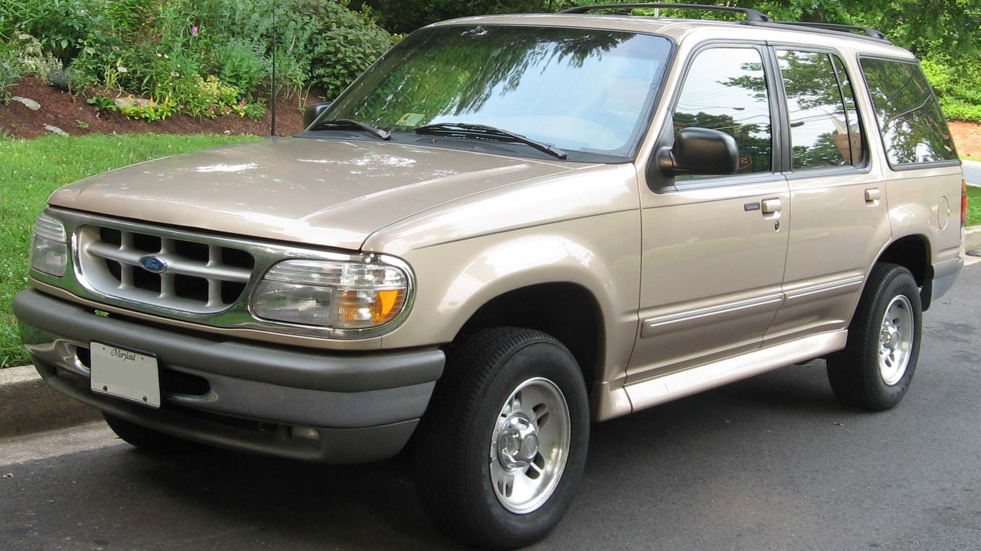 File:95-98 Ford Explorer.jpg