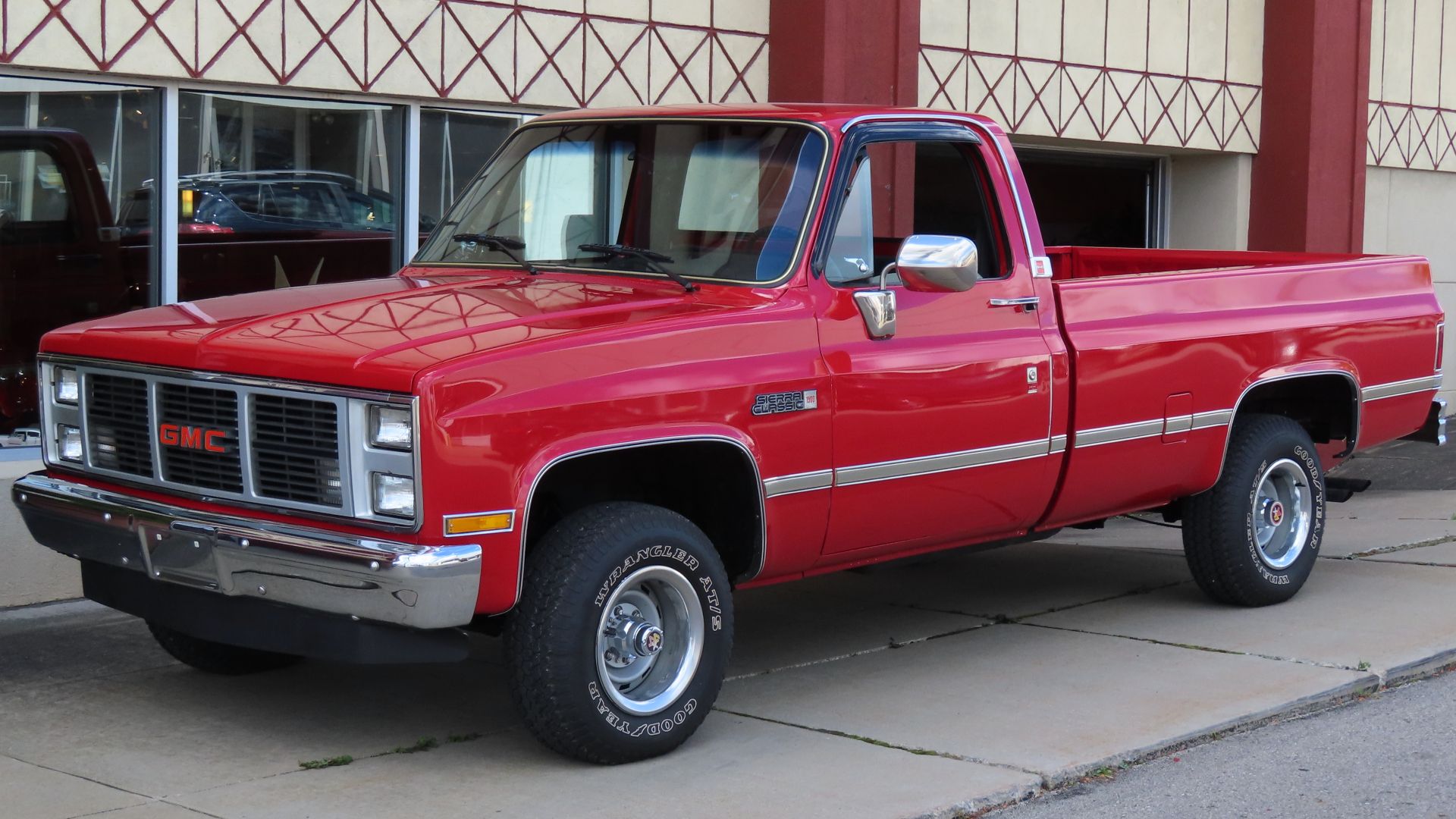 File:1985 GMC K-1500 Sierra Classic Wideside, front left, 09-30-2023.jpg