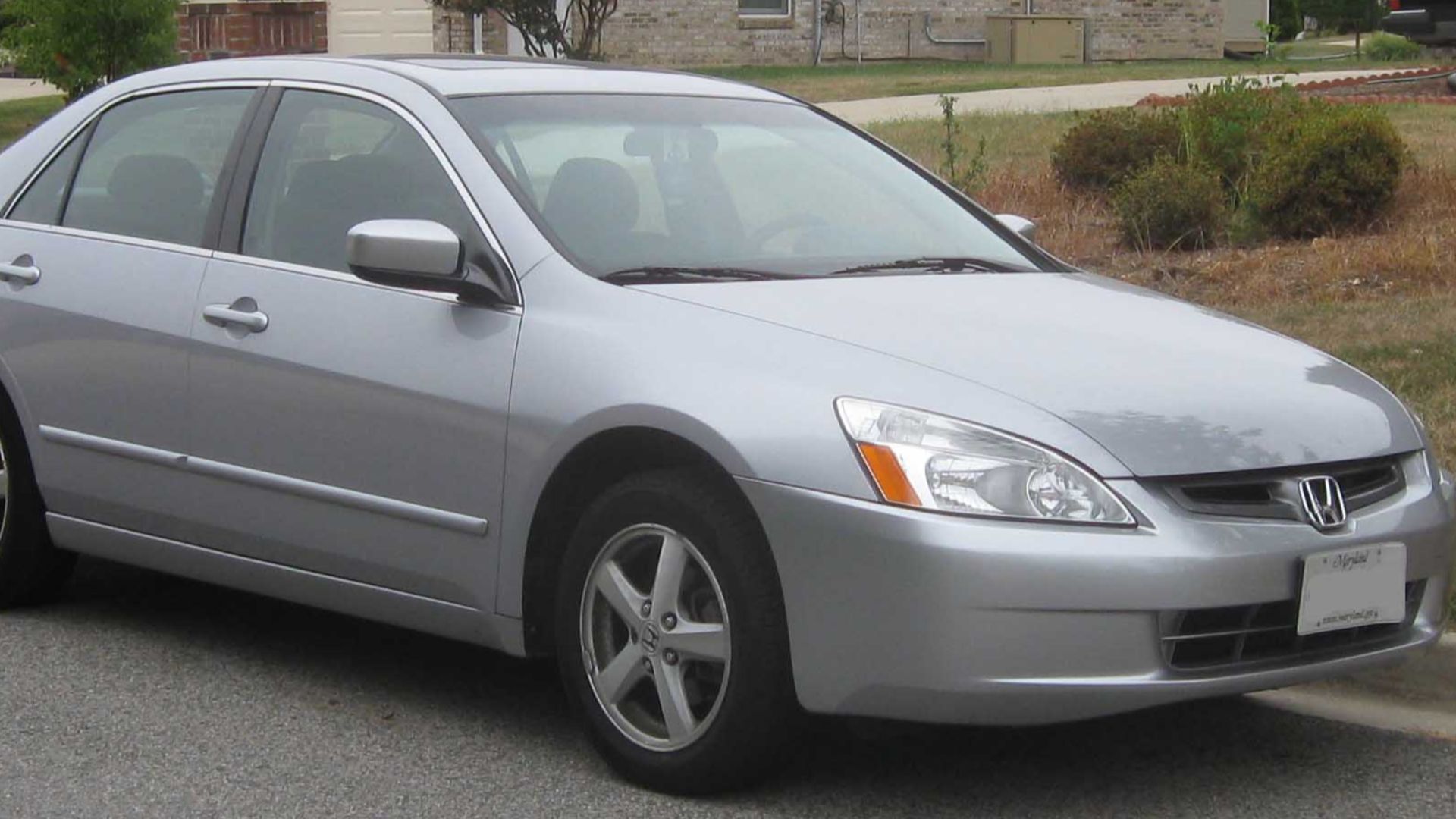 File:03-04 Honda Accord EX sedan.jpg
