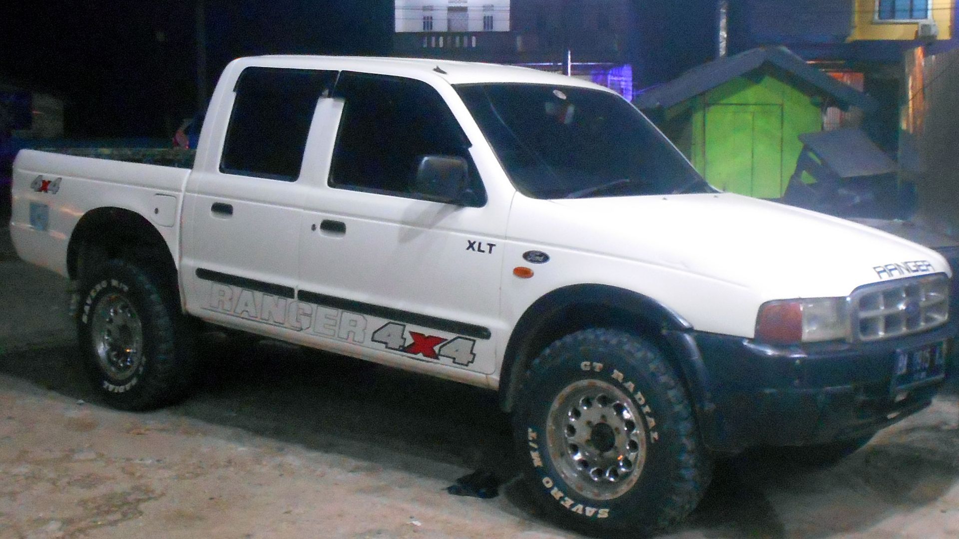 File:1998-2002 Ford Ranger (Parked) in Ayam Penyet Surabaya - Muara Bungo, JA.jpg