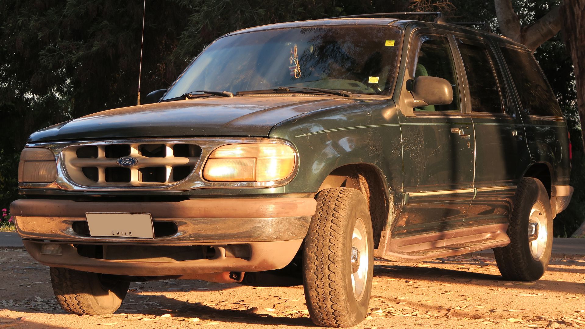 File:Ford Explorer XLT 1995 (39394408675).jpg