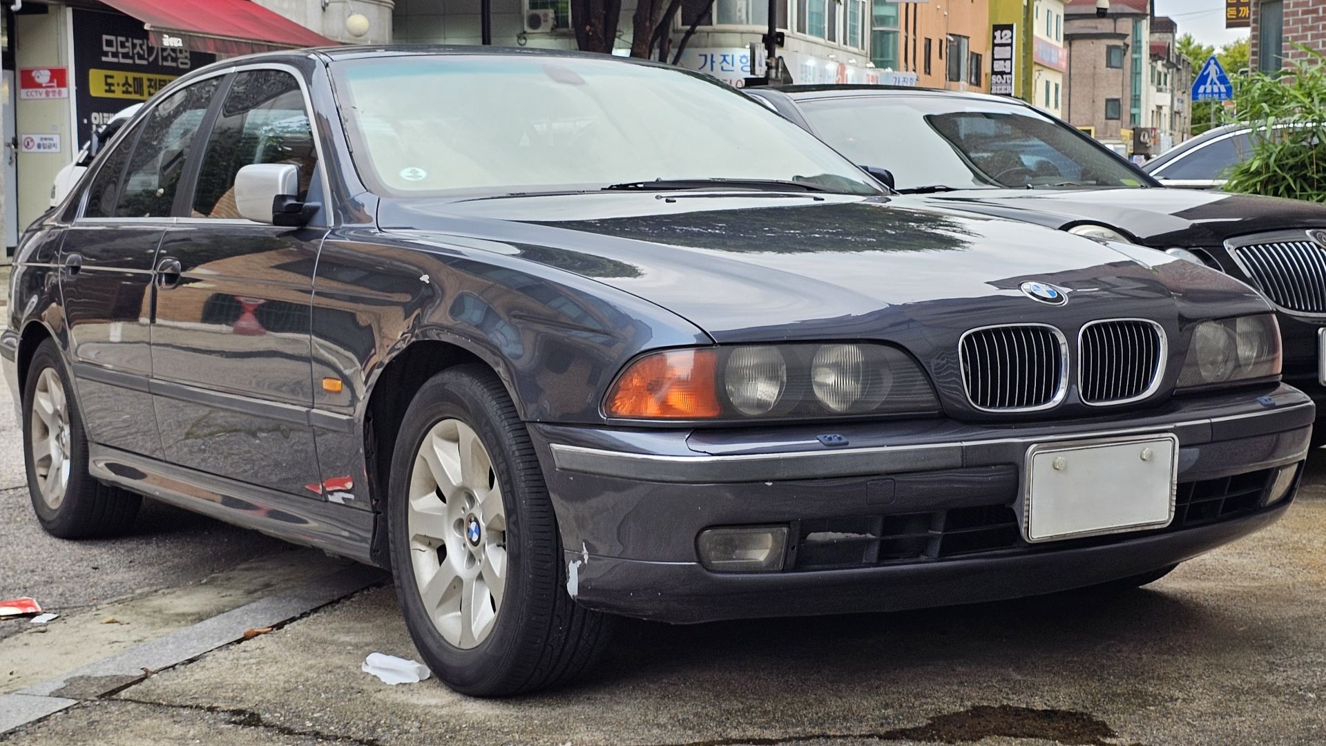 File:BMW E39 540i Toledo Blue Metallic (2).jpg