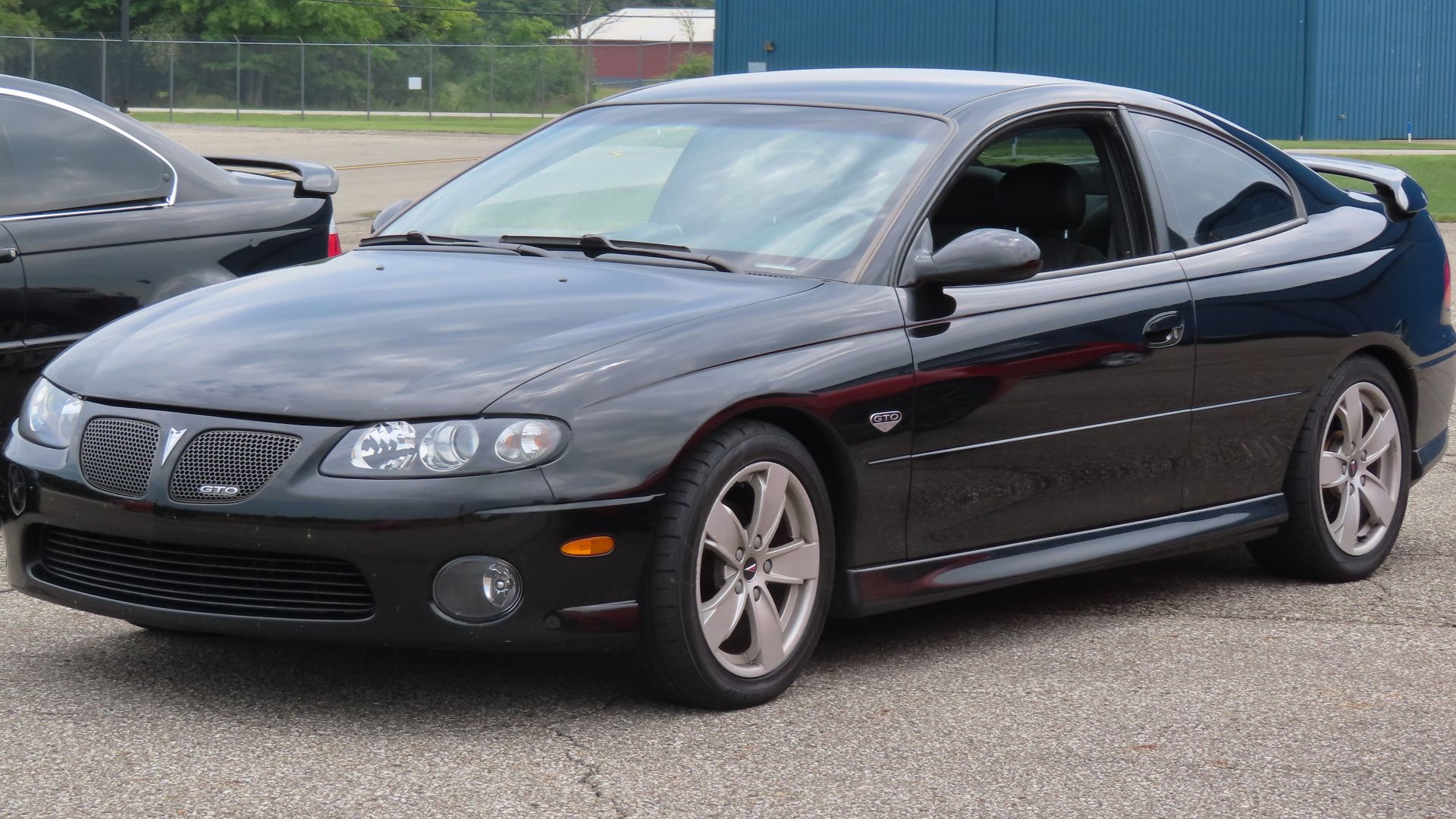 File:2004 Pontiac GTO, front left (Wings-n-Wheels 2023).jpg