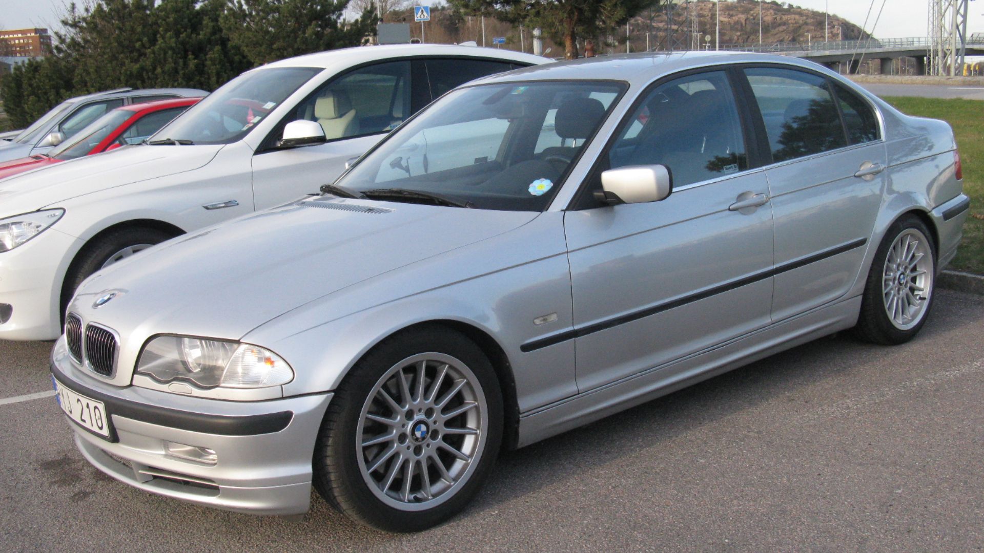 File:BMW 330i E46 (8707256557).jpg