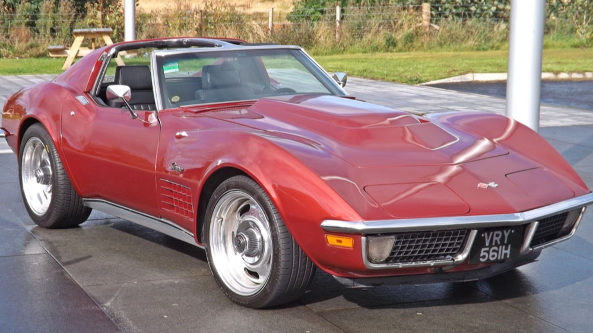 File:1970 Chevrolet Corvette Stingray, front right (UK).jpg