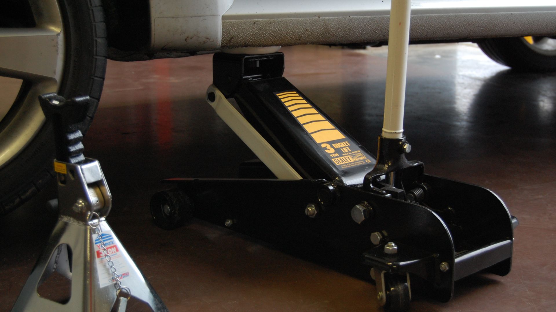 File:Sealey hydraulic jack and jack stand.jpg